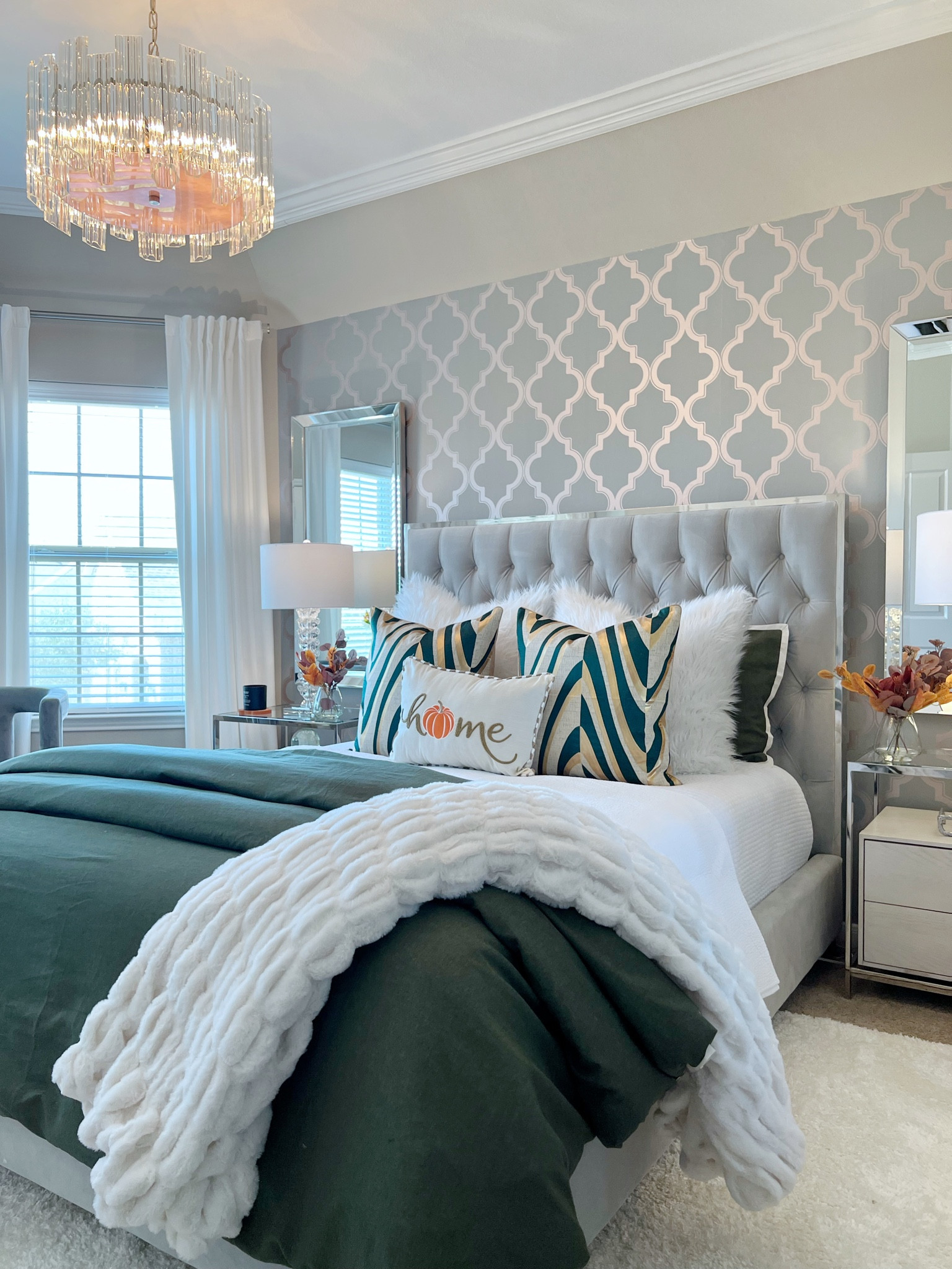None of you guessed this color💚! My guest bedroom is giving all the fall vibes with the warm and cozy bedding, pillows, florals, and candles on @walmart! Walking into this room makes me happy for our future guests, but in the mean time, I’m enjoying it🥰. Make sure to grab these affordable finds and more to create your happy space for fall 🍂 #WalmartPartner #IYWYK #WalmartFinds 