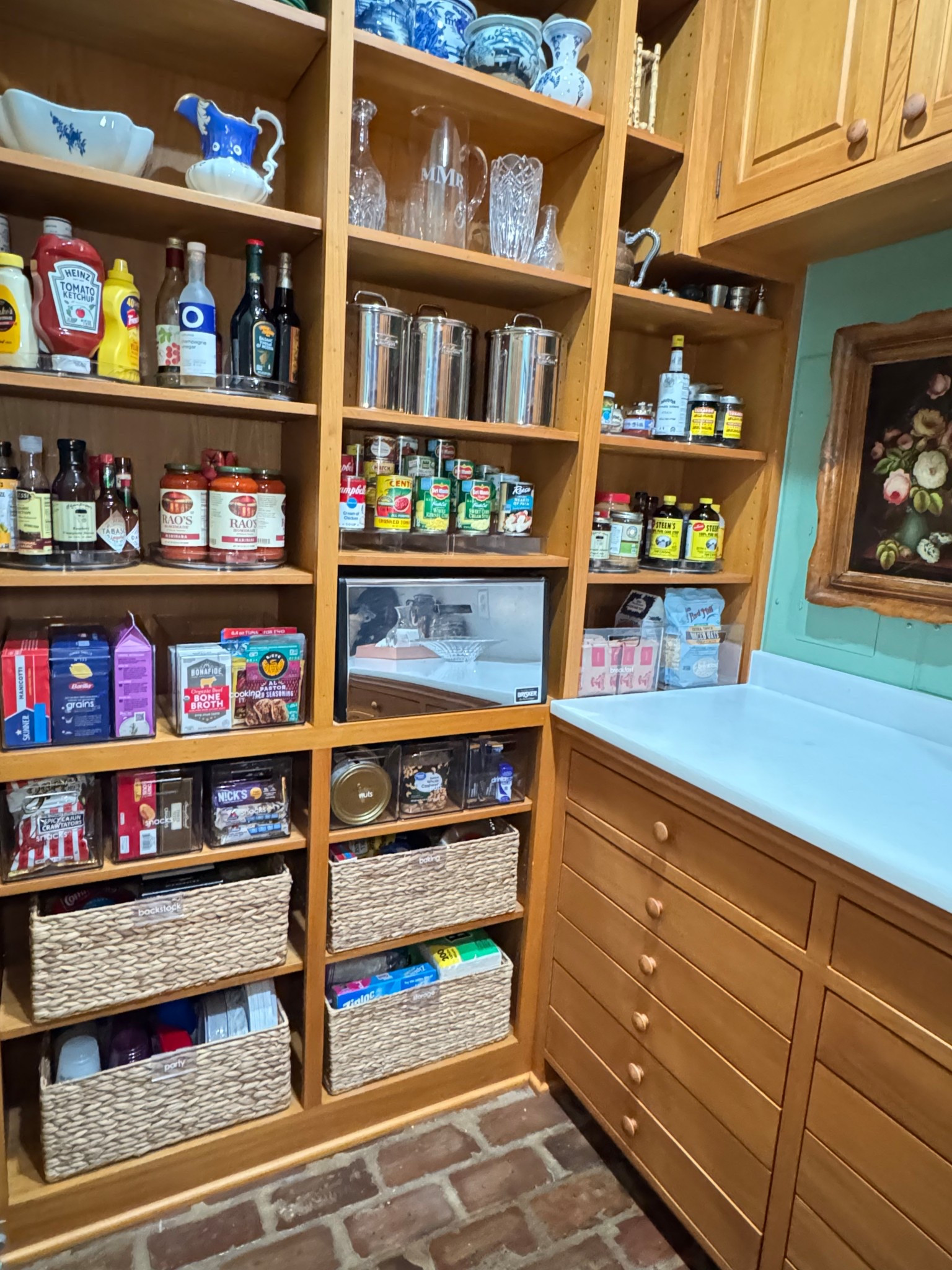 It really can be that easy! 🫰🏼✨
Let us take “organize the pantry” off your to-do list and turn that cluttered chaos into a space that actually works for your family 🍪 🥫

From snacks to spices, we create smart, sustainable pantry systems that make your life easier (and prettier 😍).
Click the link in our bio to schedule your consult and let the organizing magic begin! 🪄

#PantryOrganization #BeforeAndAfterHome #ProfessionalOrganizer #LafayetteLA #DeclutterYourHome #OrganizedKitchen #TidyPantryTidyLife #HomeSweetOrganized #OrganizationInspo #HomeOrganization


#LTKHome
