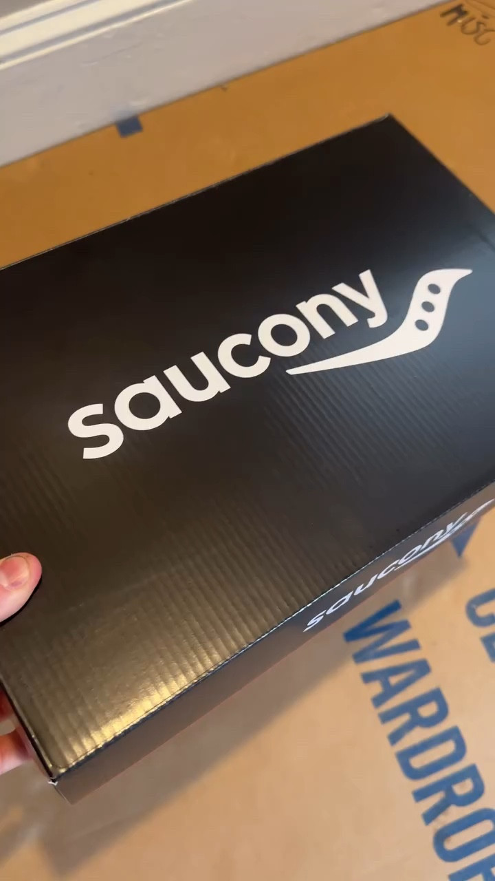 3 days out.

@saucony Triumph 22. Weapon of choice for Round 4 of the Boston 150 🫡

#runner #athlete #fitness #ultrarunning #runningmotivation #fitnessmotivation #runningshoes #unboxing

#LTKFitness #LTKShoeCrush #LTKActive