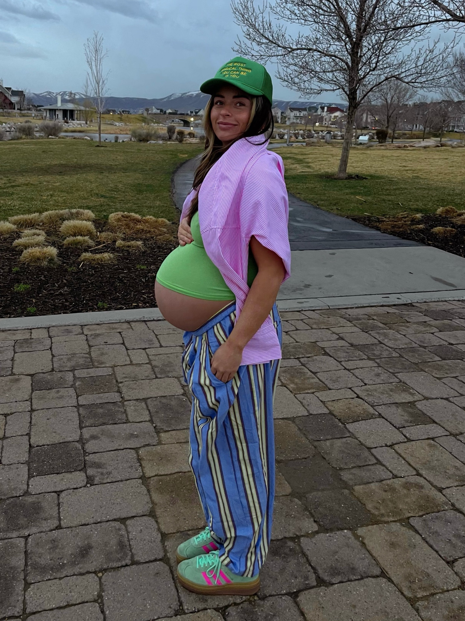 I’m wearing size XS in the pants!!!! They are the best!!! 