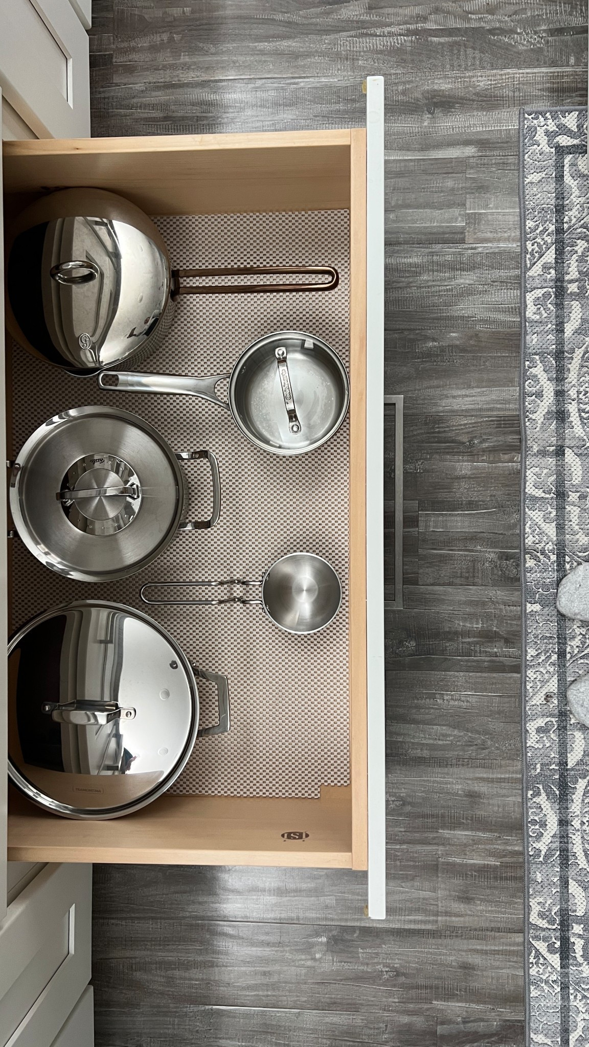 A few of my favorite stainless steel cookware!! 
#kitchen #cookware #stainlesssteel #potsandpan