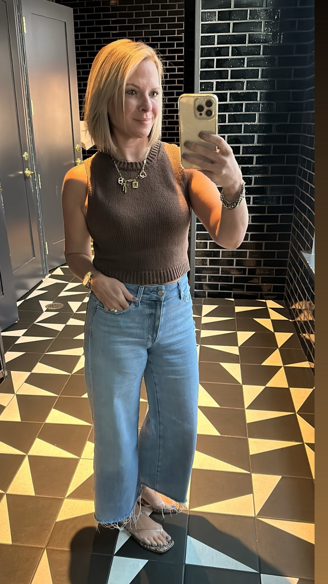 Paige denim Anessa wife leg jeans on sale! 

#LTKSaleAlert #LTKOver40 #LTKStyleTip