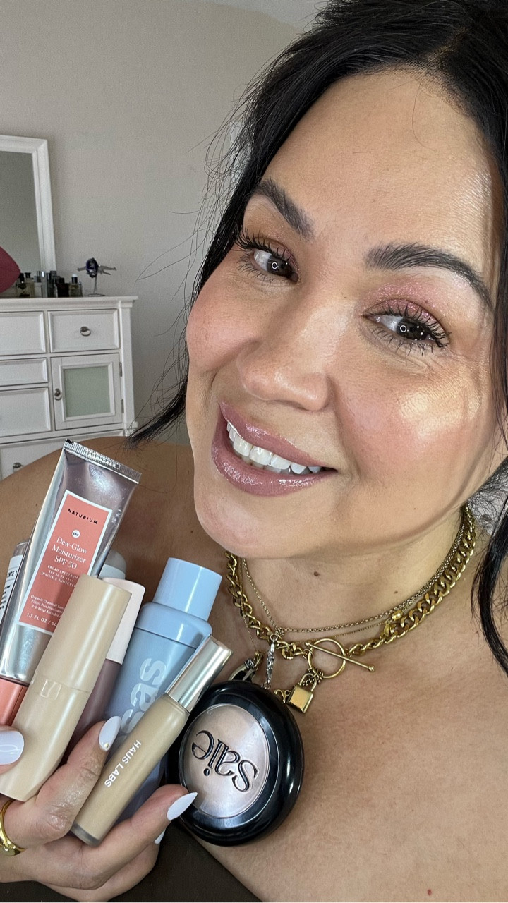 Over 40 makeup routine in order. 

All products linked on #ltk

#makeupinorder #makeuproutine #makeupover40 #makeupover50 #nofiltermakeup #realskin @rocskincare @naturium @thayers @milanicosmetics @sigmabeauty @hauslabs @politesocietybeauty @anastasiabeverlyhills @saiebeauty @maybelline

#LTKOver40 #LTKFindsUnder50 #LTKBeauty