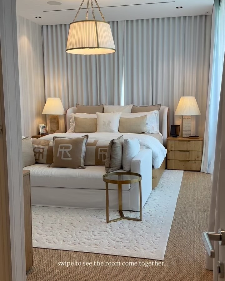 I’ll be here 📍 

interiors: @ubtarafa 

#home #homestyle #homedecor #bedroom #masterbedroom #ralphlauren #ralphlaurenhome #ralphlaurenstyle #neutralhomedecor