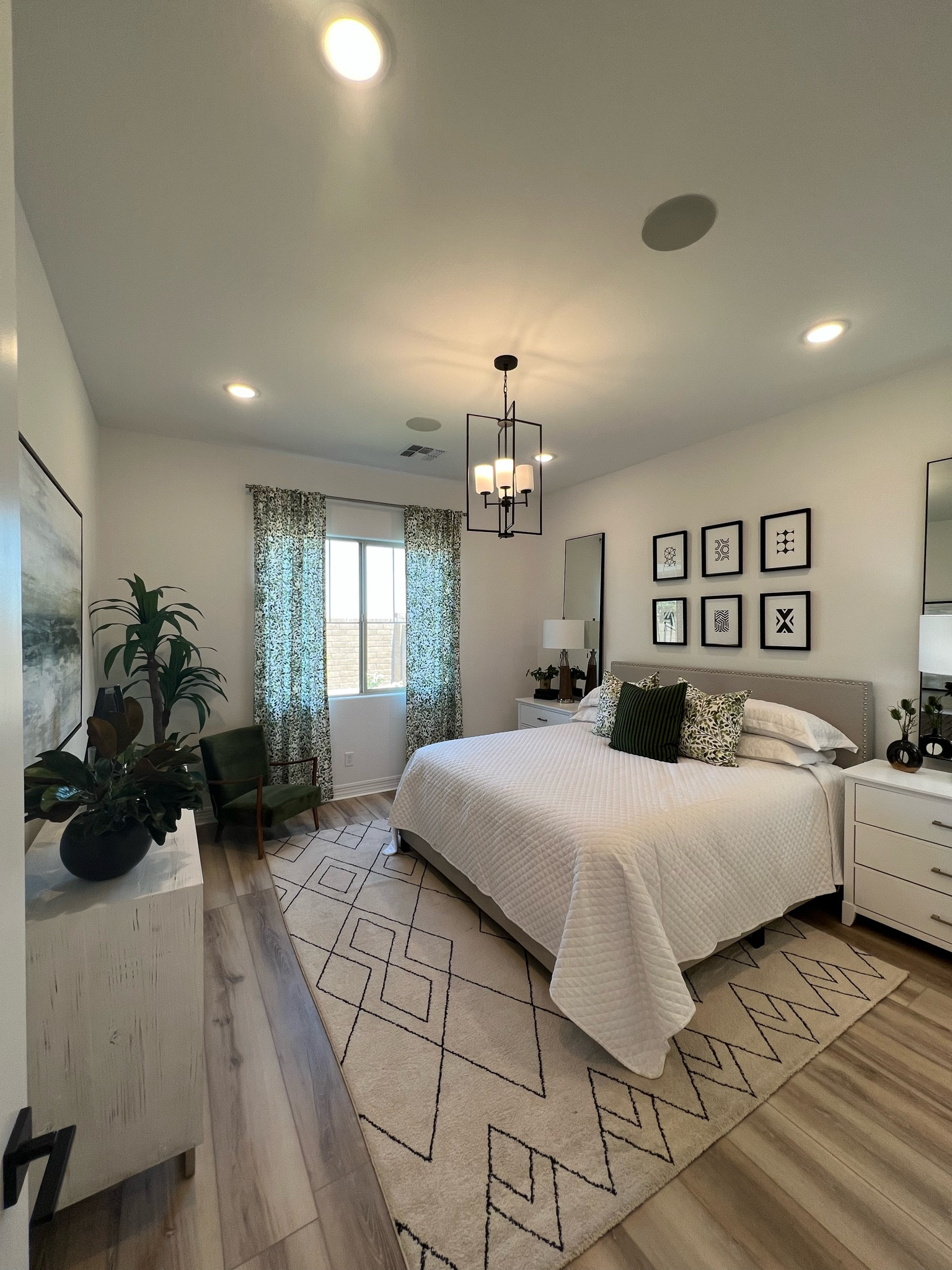 Bright/Neutral Bedroom Ideas.

#LTKbeauty #LTKhome #LTKsalealert