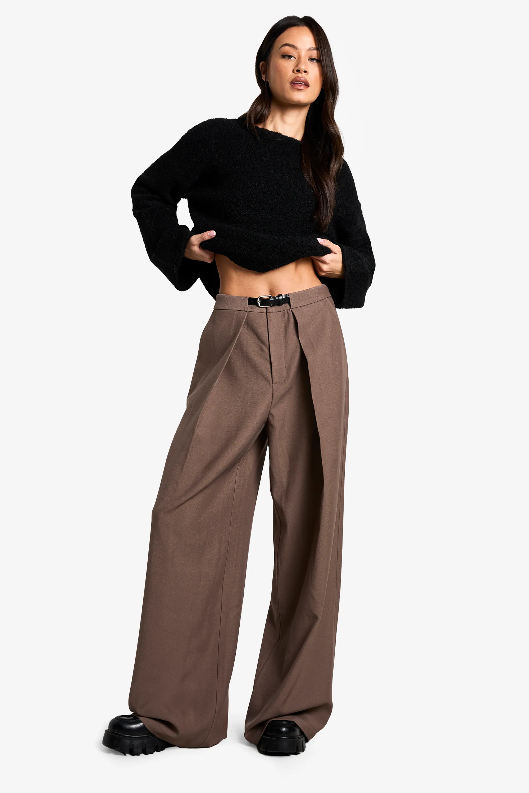 Trousers | Hoge Pantalon met Riem en Plooien | boohoo | Boohoo.com (NL)