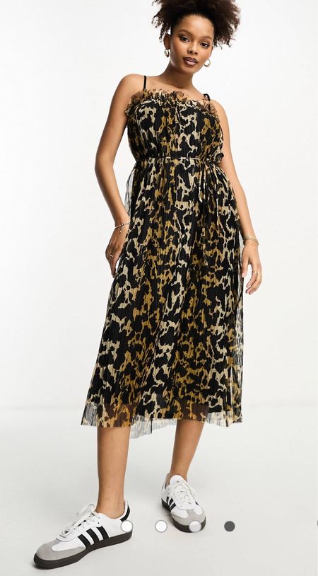 River Island plisse leopard print midi dress in black

Now $49.50. Was $90.00. (-45%)


#LTKFindsUnder50 #LTKSaleAlert