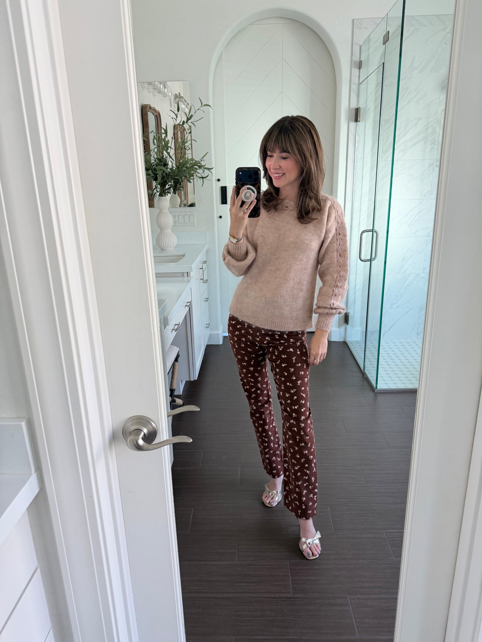 Petite fall outfit idea that’s equal parts comfy + pulled together — a soft sleeveless knit and printed trousers that make getting dressed feel easy again.

petite fall outfit || 5’2 outfit inspo || elevated basics ||

Pants 2 
Top XS 


#LTKParties #LTKPetite #LTKSeasonal