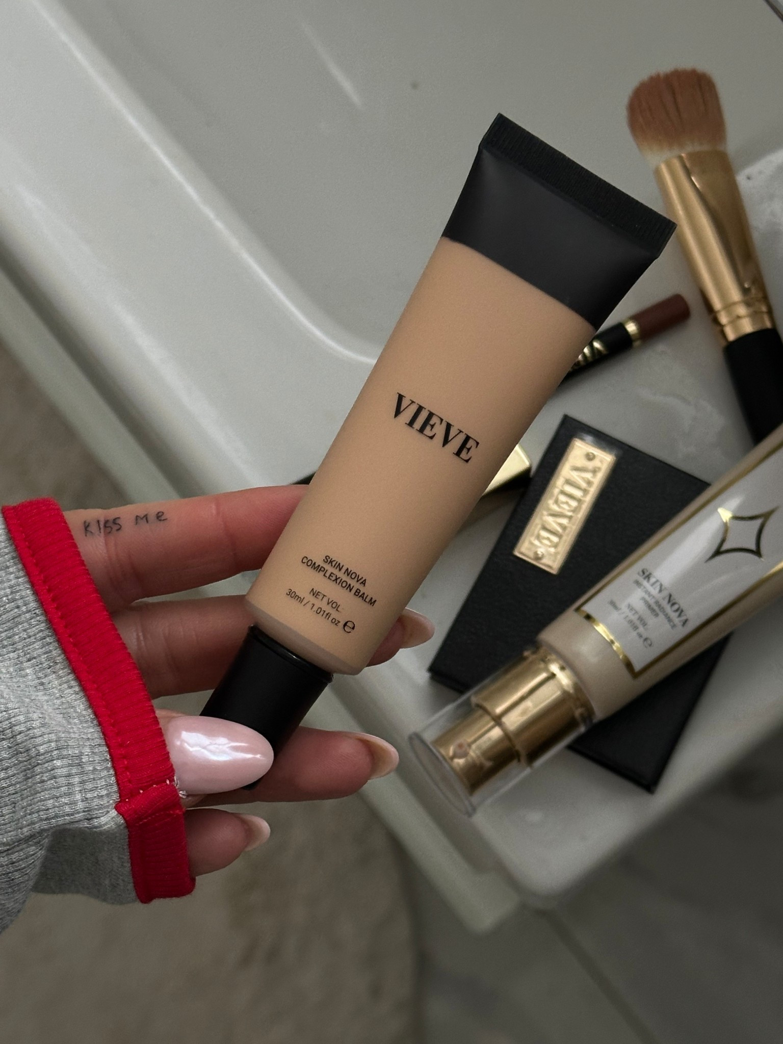 #ad Updated my make up bag with some of my new favourite products. All items tagged. @ltk.europe @vievemuse  #VIEVE #ComplexionBalm 