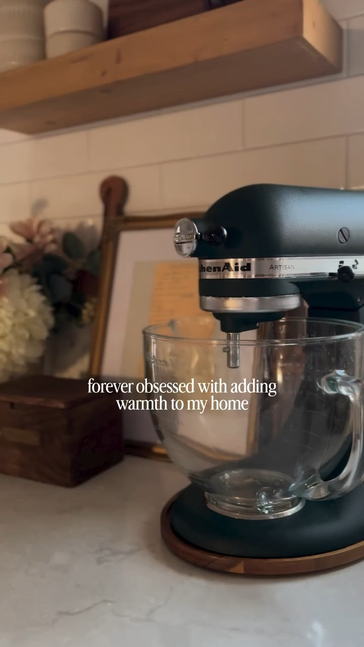 forever obsessed with adding warmth to my home and this ✨gorgeous✨ wooden bowl for my Kitchen Aid from @spaceaid_kitchen is just what I needed for this space! 😍

Comment SHOP below to receive a DM with the link to this post on my LTK ⬇ https://liketk.it/5XKKS

#aclassyfashionista #homeinspiration #budgetfriendlyhome #spaceaidkitchen #kitchenaid