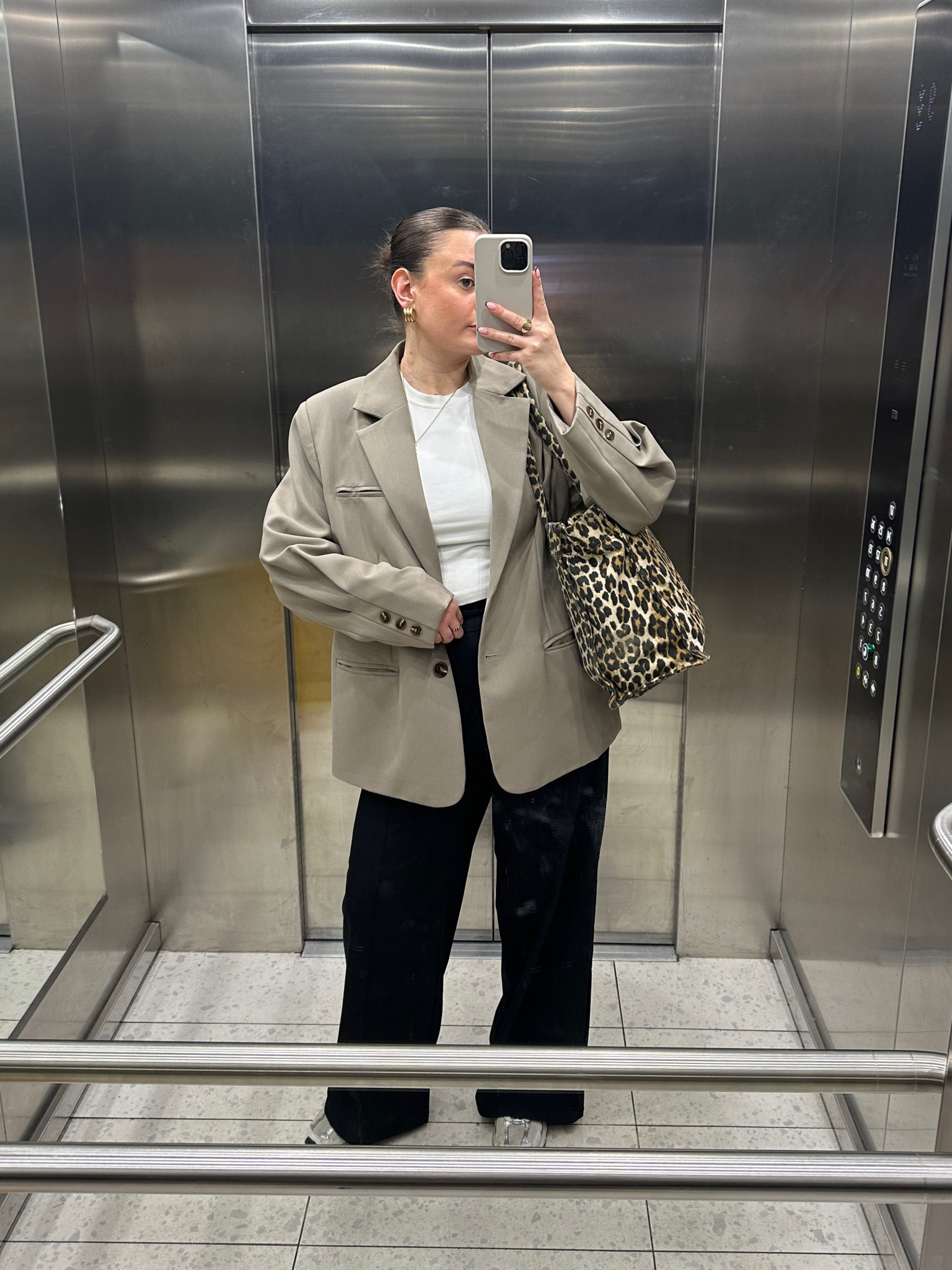 Loose tailoring >> 

#LTKuk #LTKspring #LTKworkwear