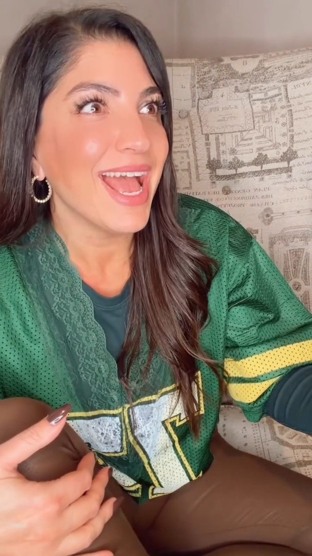Convincing my husband to take me to a Green Bay Packers game 

How’d I  do? 🏈😆

Audio: @jasonbankscomedy 

#letsgogreenbay #jasonbankscomedy #ilovefootball #lambeaufieldhereicome