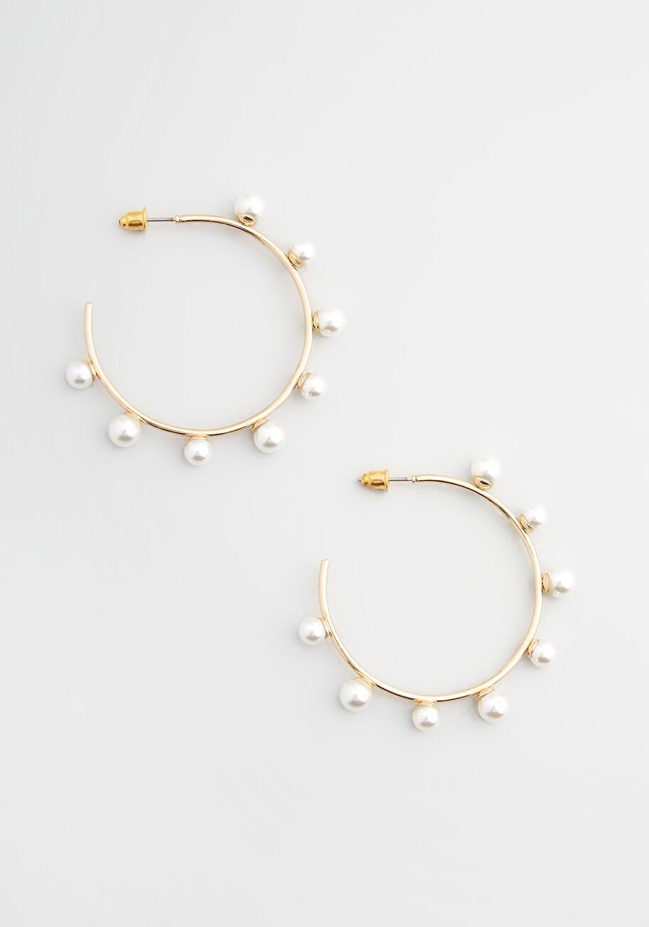 The Pearl-fect Hoop Earrings | Modcloth