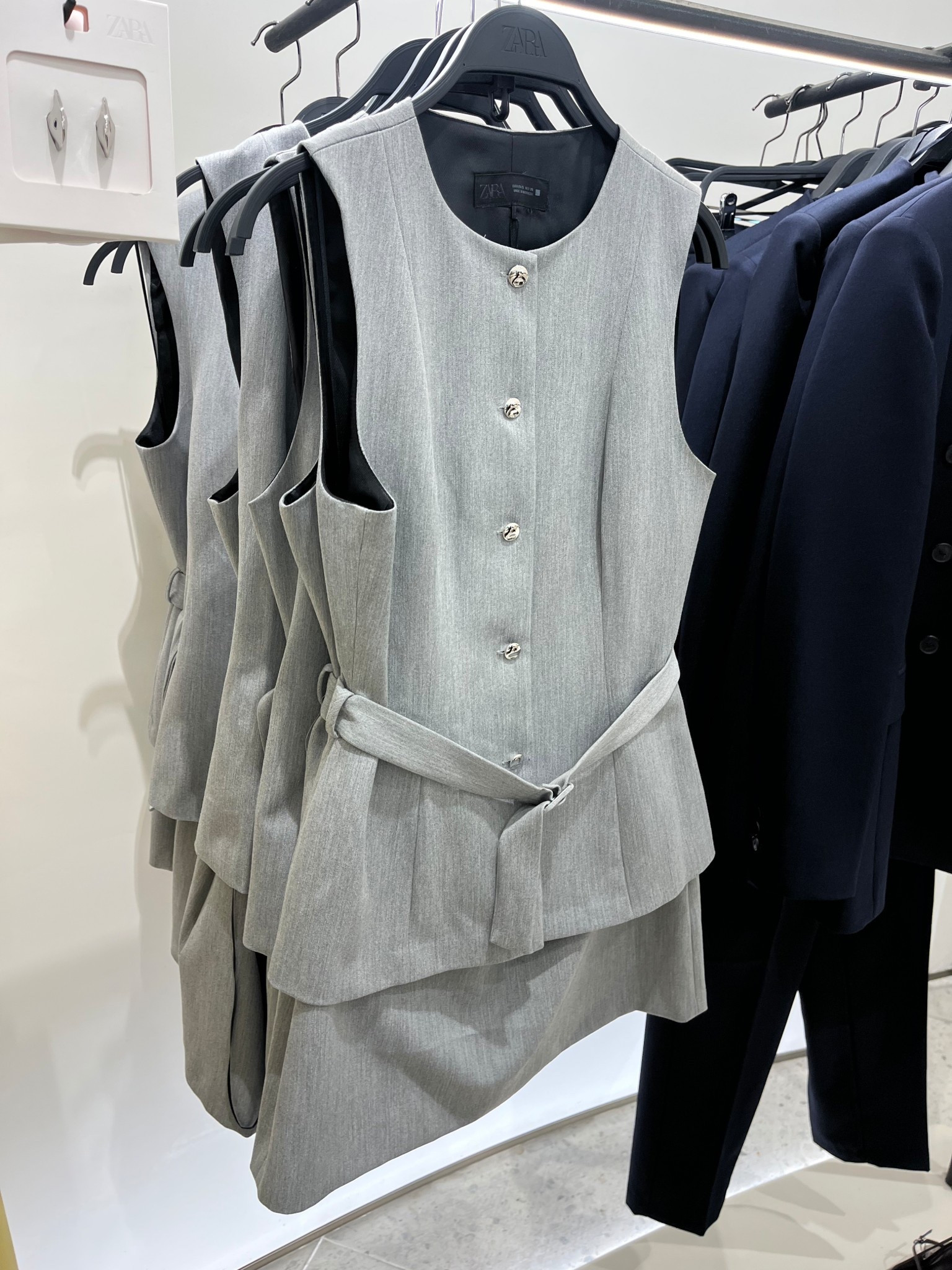 Love this look 😍

#autumnoutfit #autumn #hm #zara 
Tags: sweater , autumn , back to school , office outfit , autumn outfit , jumper , knitwear , H&M , Zara , autumnal dress , tights, boots , leggings , Uggs , trench coat, Ugg boot , rocky oak , suede bomber 

autumn fashion trends, fall outfit ideas, cozy fall outfits, autumn layering tips, transitional wardrobe, fall fashion 2025, autumn streetstyle, fall capsule wardrobe, chic fall looks, seasonal color palettes, teddy jackets, oversized sweaters, ankle boots, 

#LTKworkwear #LTKFashionMonth #LTKautumn