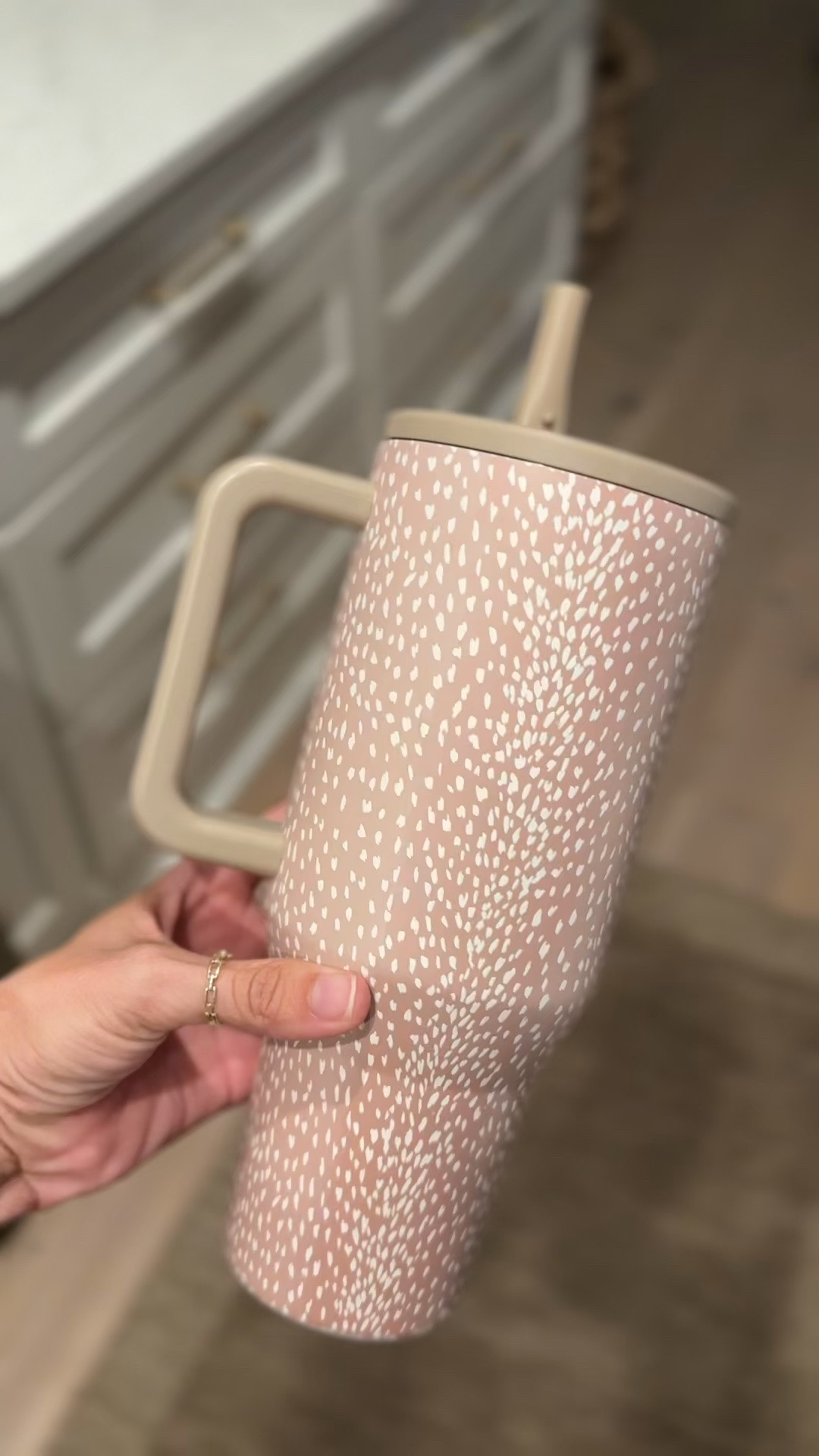 hydrojug in fawn print

#LTKootd #LTKgrwm #LTKmomlife