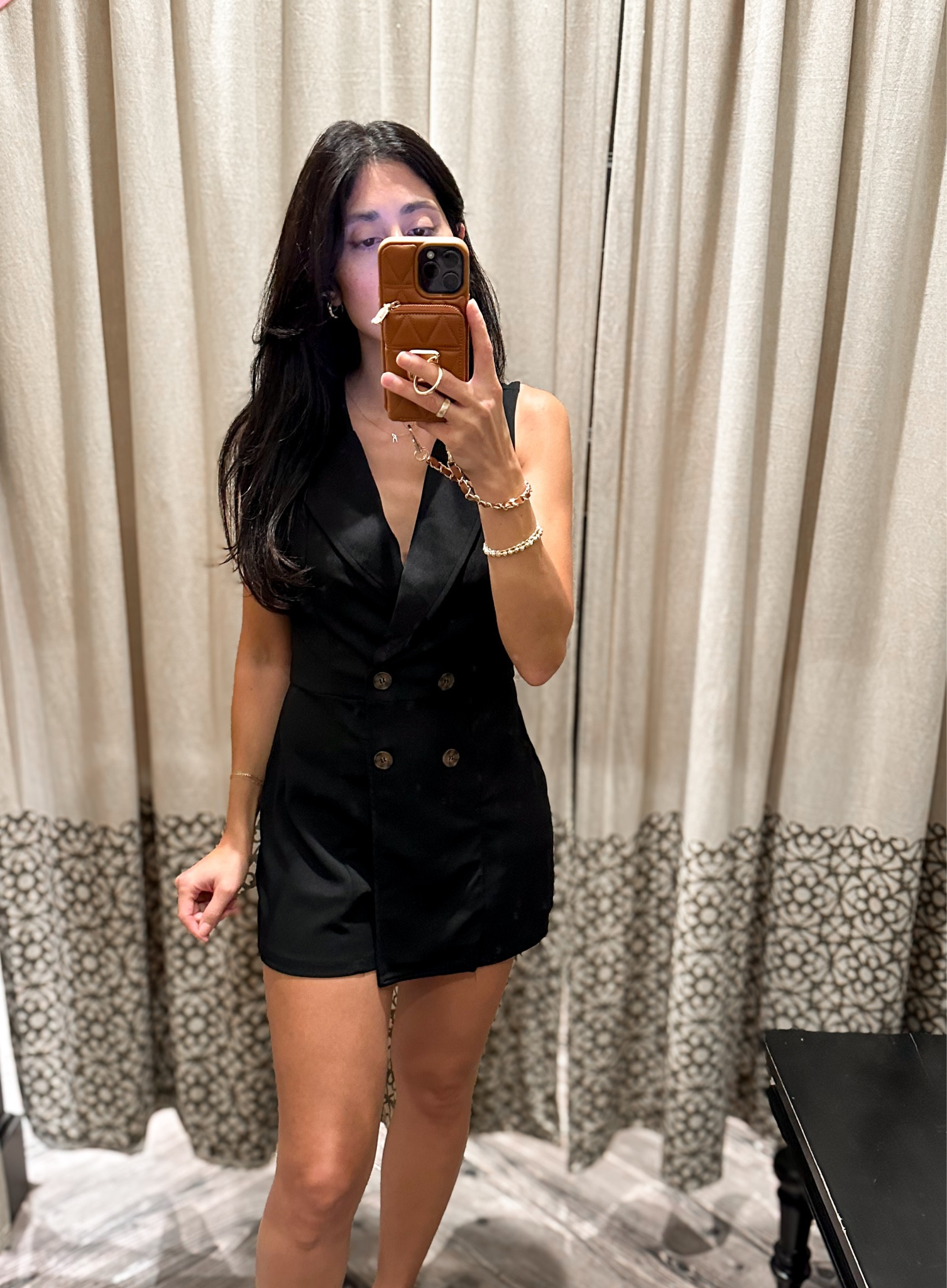 Black utility romper, size small. Comes in mint and blue.
Tecovas black boots, size 8.5 

#LTKtravel #LTKfindsunder50 #LTKshoecrush