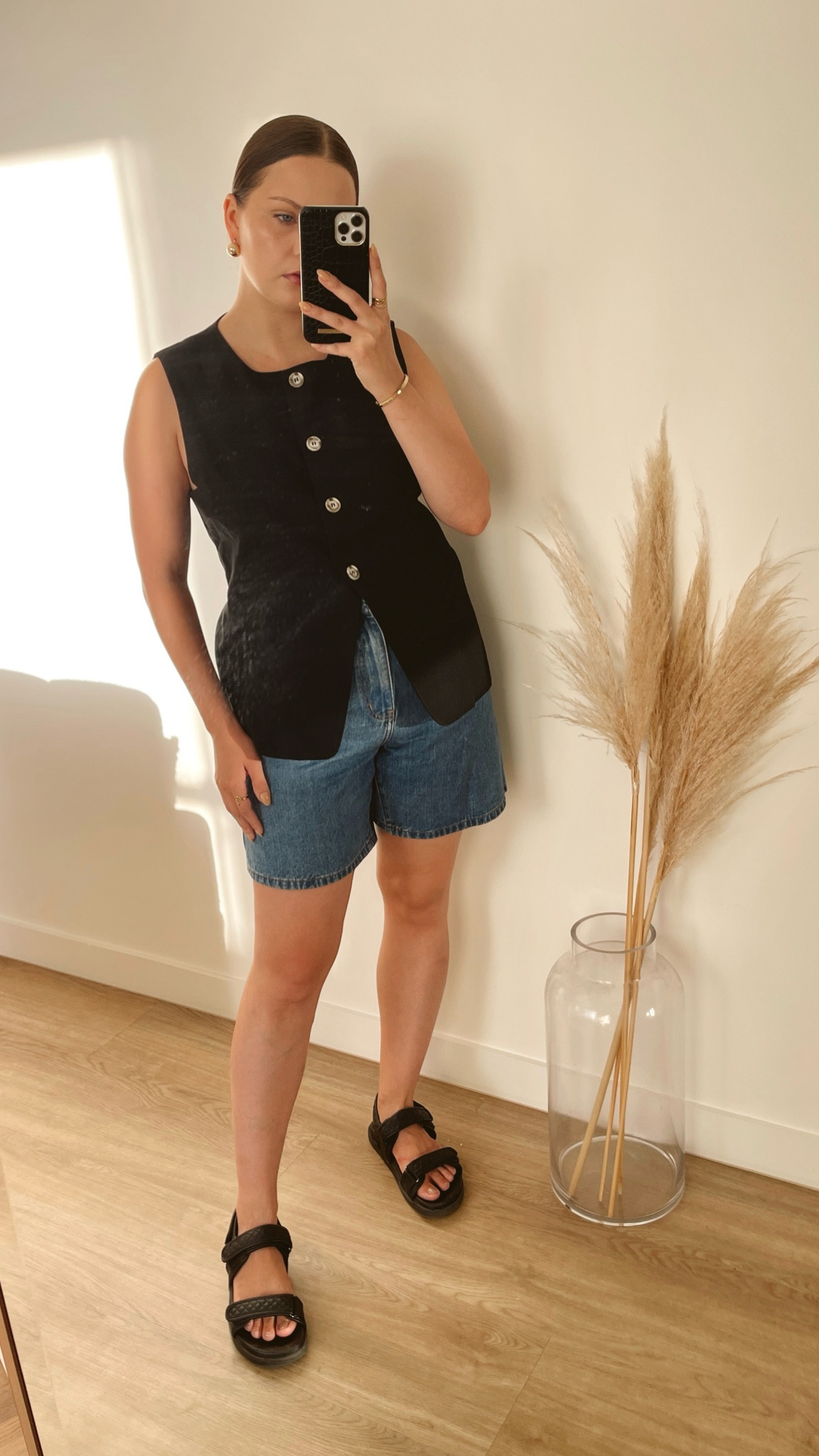Casual office outfit: a black vest & denim shorts blue

#LTKstyletip #LTKaustralia #LTKsummer