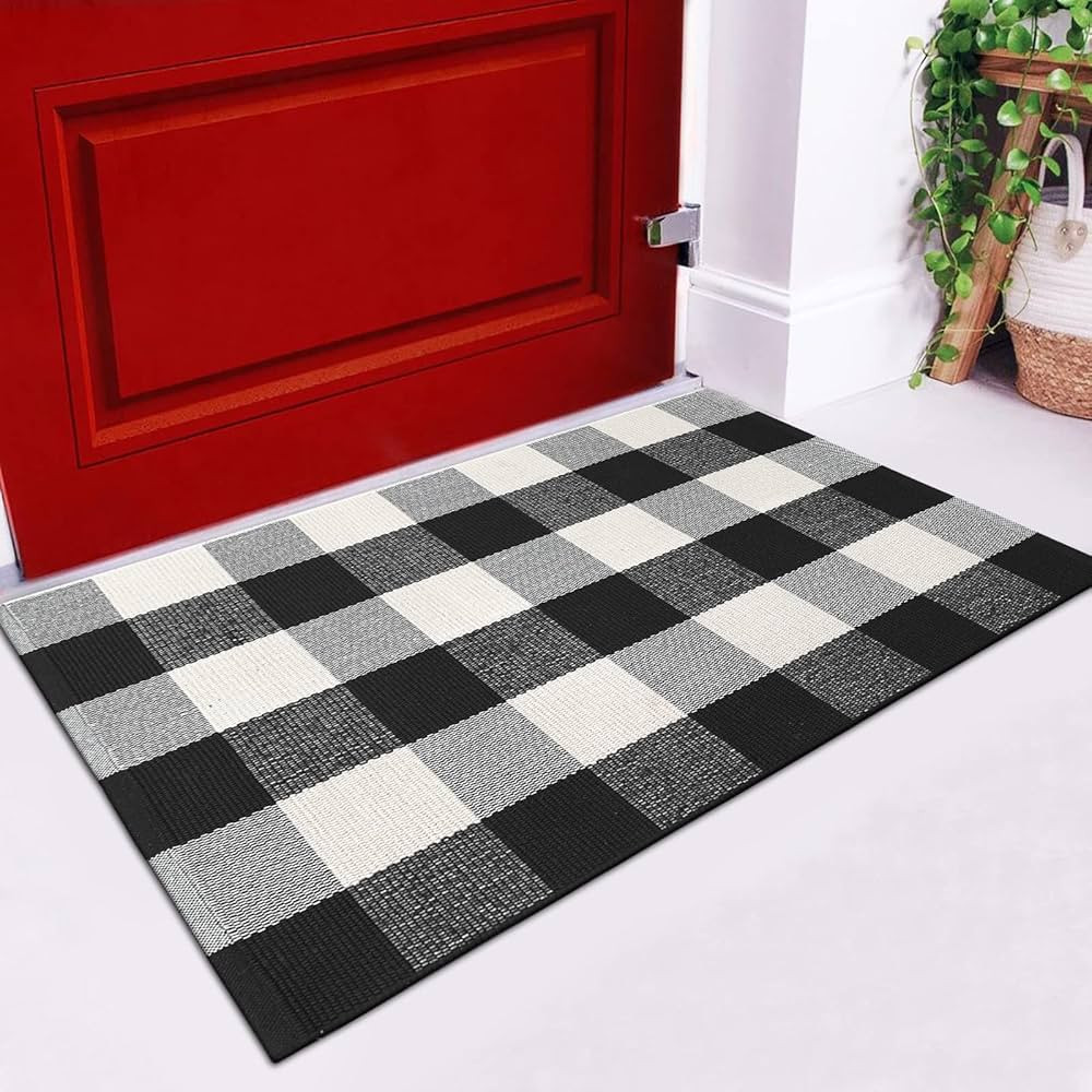 KIMODE Front Door Mat Buffalo Plaid Outdoor Rug 24"x35" Black and White Checkered Rug Farmhouse F... | Amazon (US)