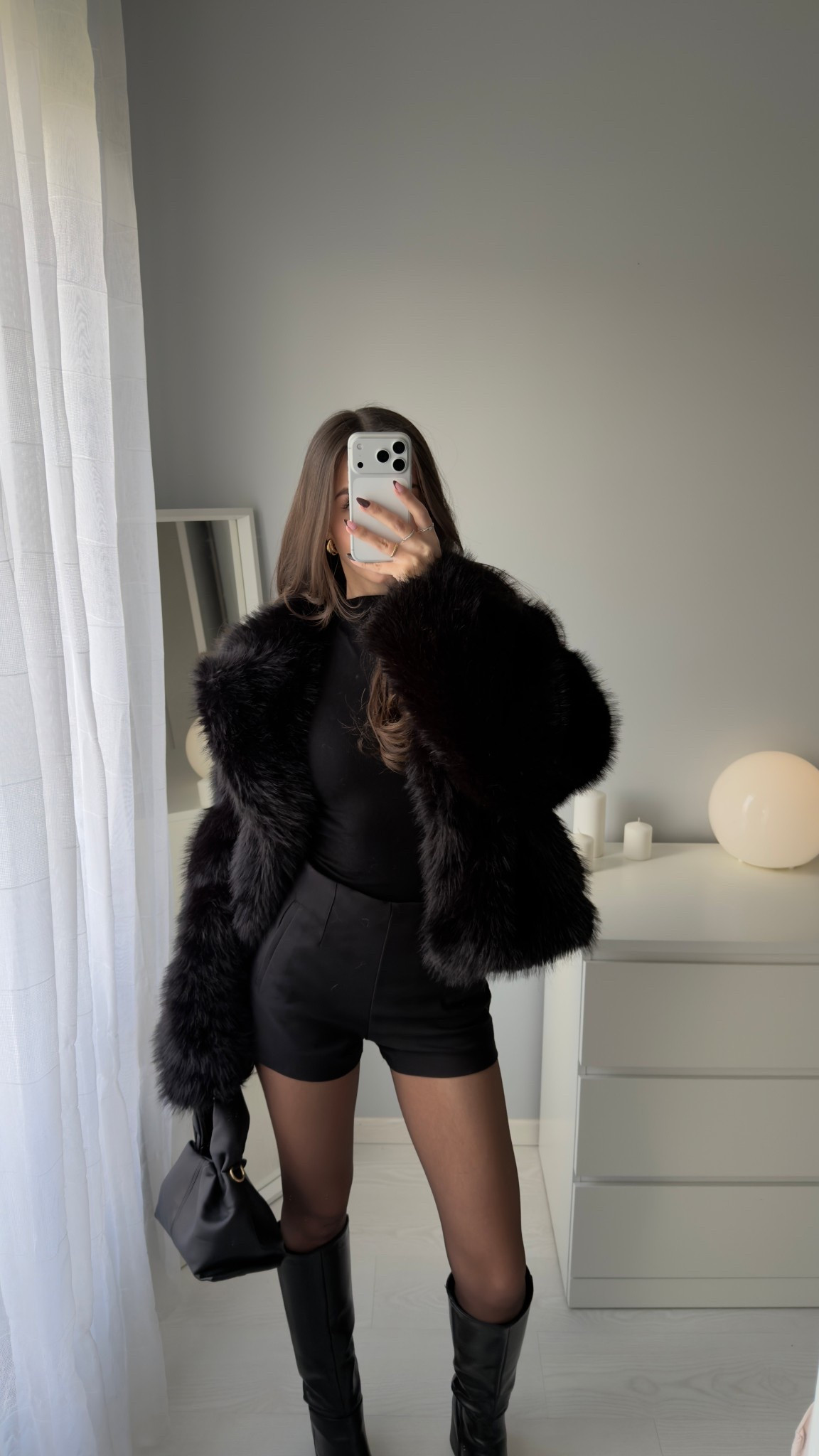 Top : LybraCollection (code ANAEVA10)
Boots : Omara (code ANAEVA15)

#LTKfrance #LTKeurope #LTKdatenight