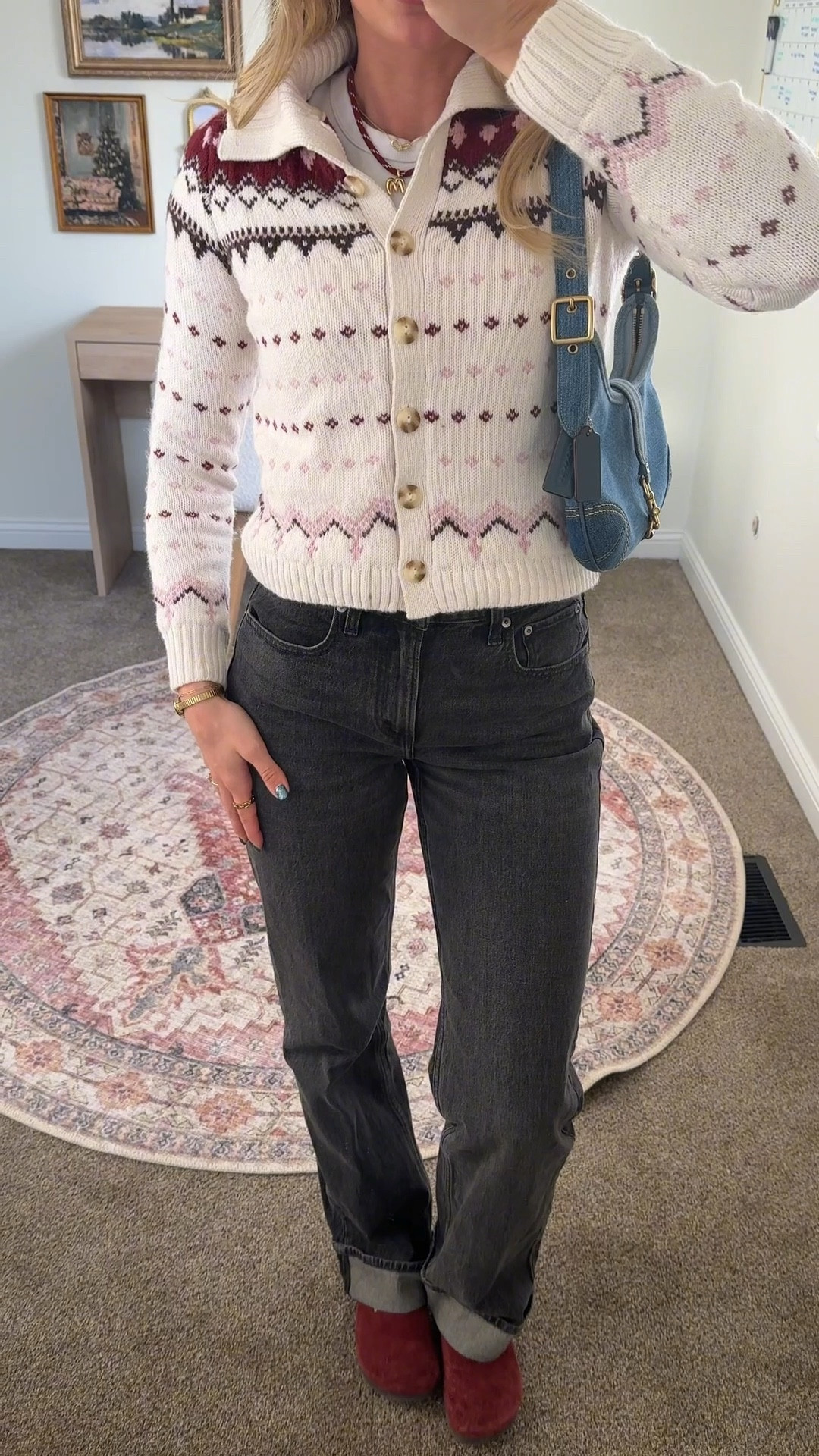 Dinner OOTD! Size small in the sweater & 26L in the jeans ☃️🧣🐙❄️

#LTKootd