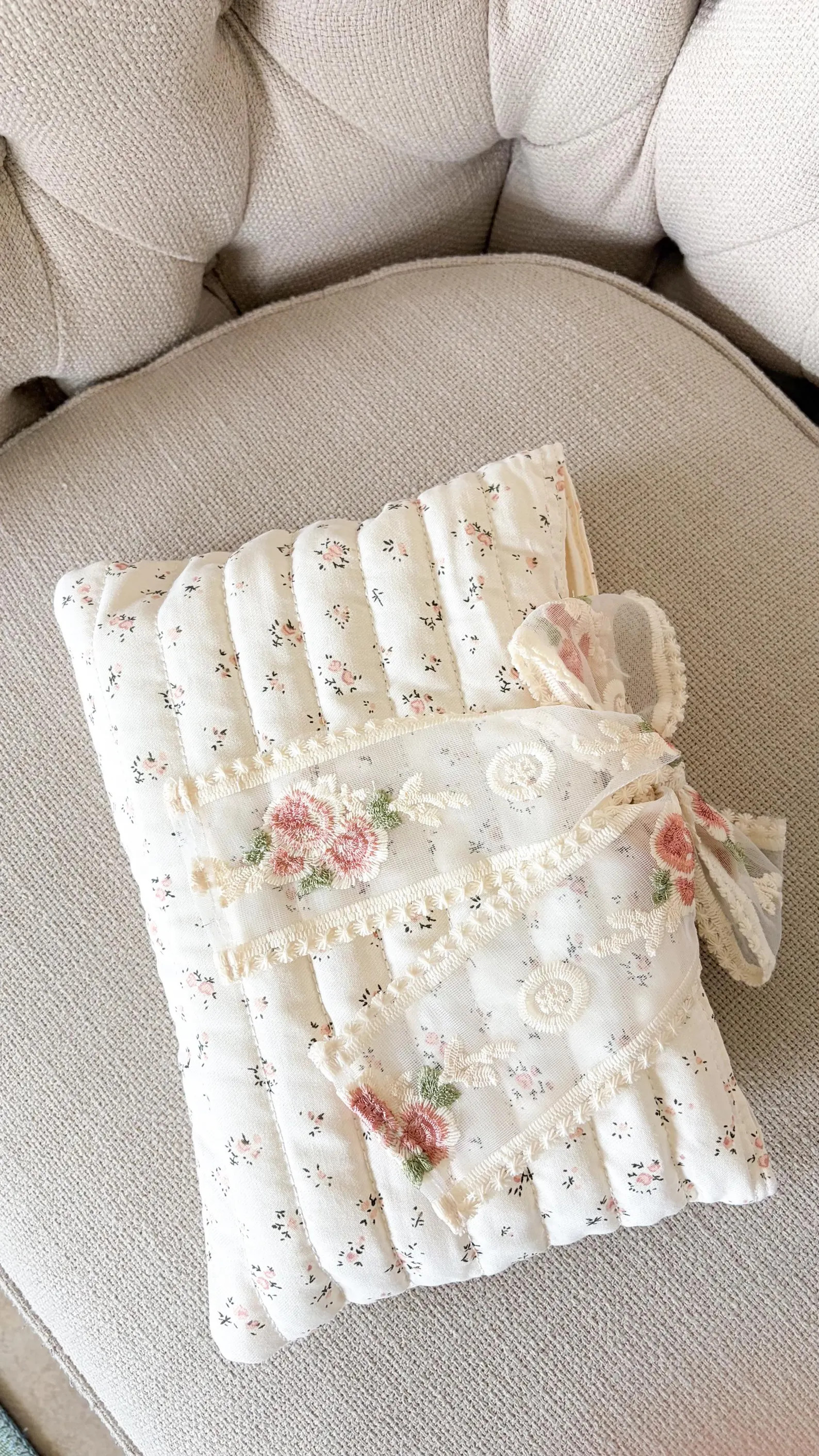 Large Book Sleeve with Lace Ribbon, Quilted Book Cover with Lace Bow, Christmas Gift for Book Lov... | Etsy (Global)
