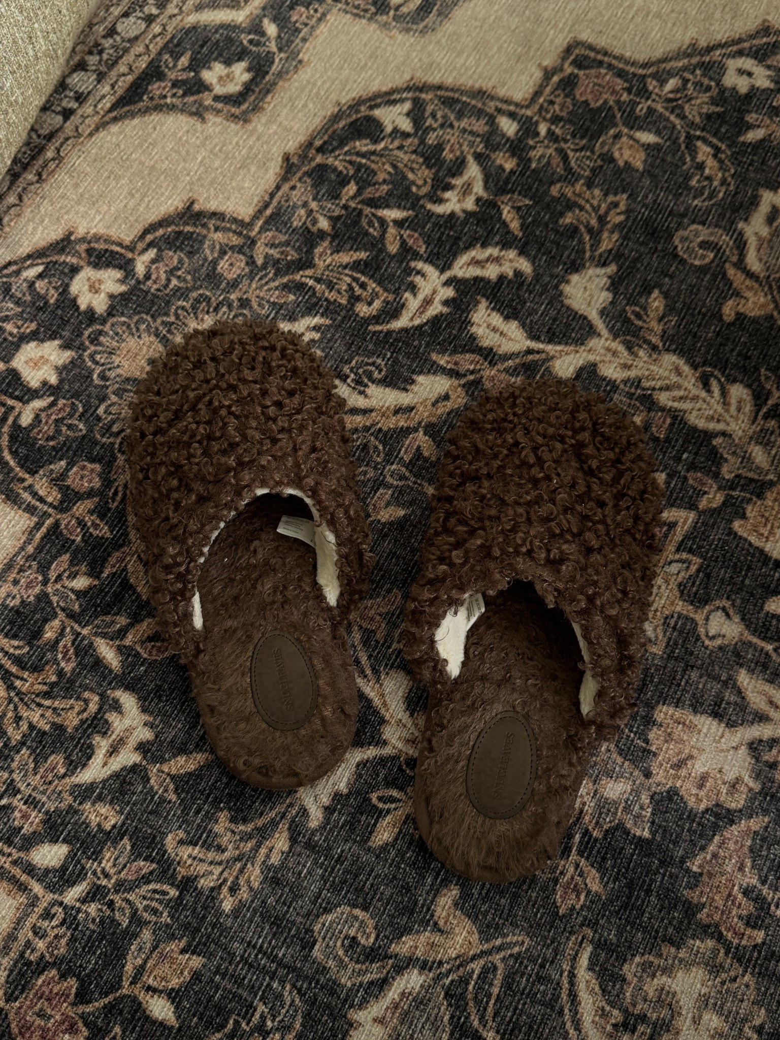 The best slippers from Amazon🤎☁️

#LTKFindsUnder50 #LTKFindsUnder100 #LTKmorningroutine