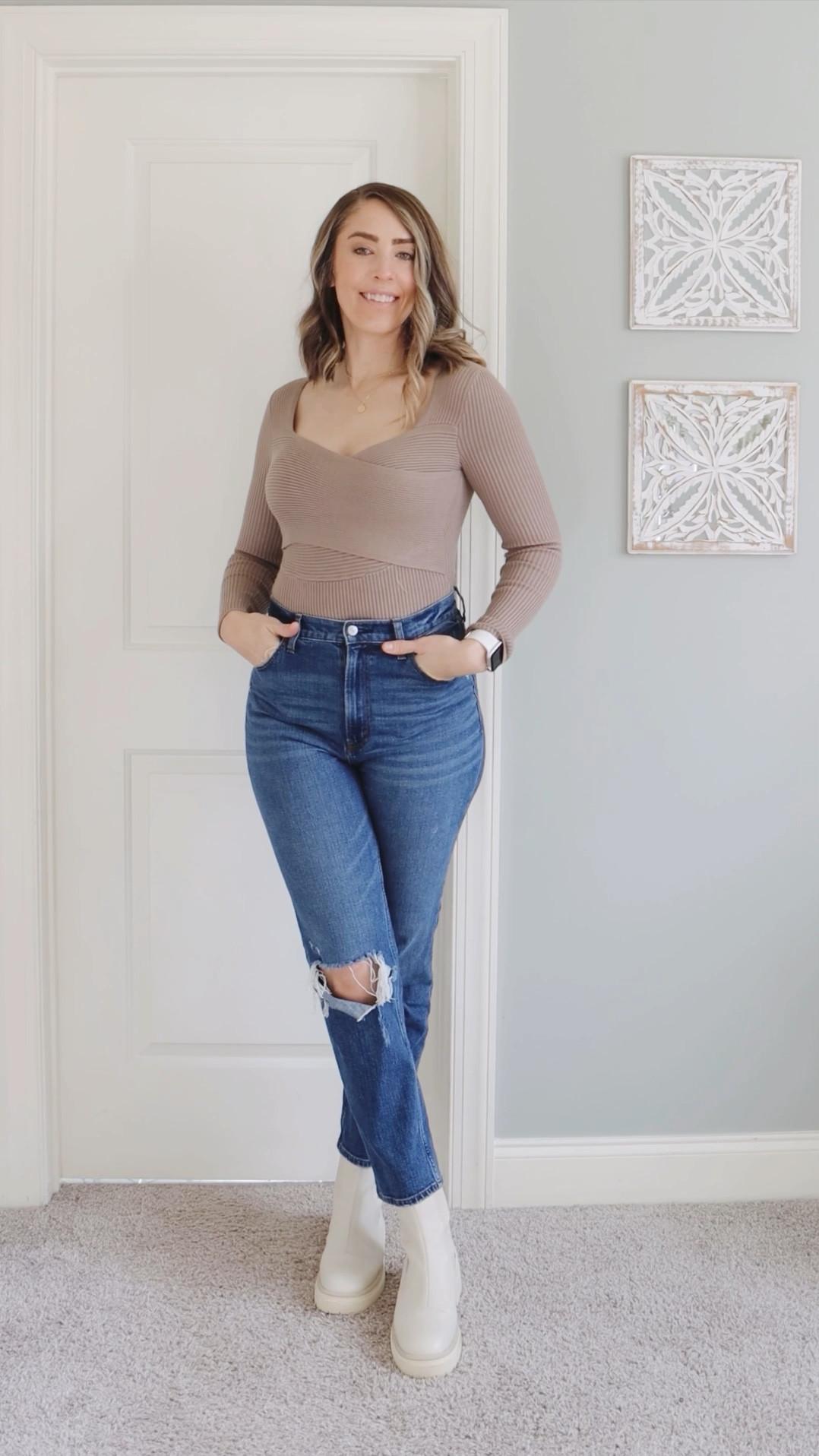 Styling these 90s high rise distressed jeans from Abercrombie for some cute fall and winter outfits!

#LTKFallSale #LTKStyleTip #LTKFindsUnder100