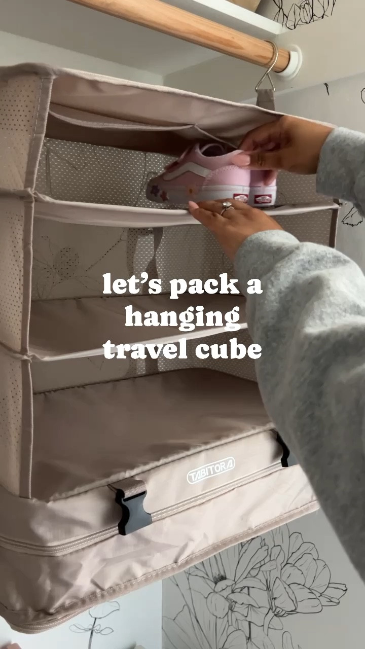 Hanging travel cube! Perfect for all your Spring & Summer trips. This is the XL size.