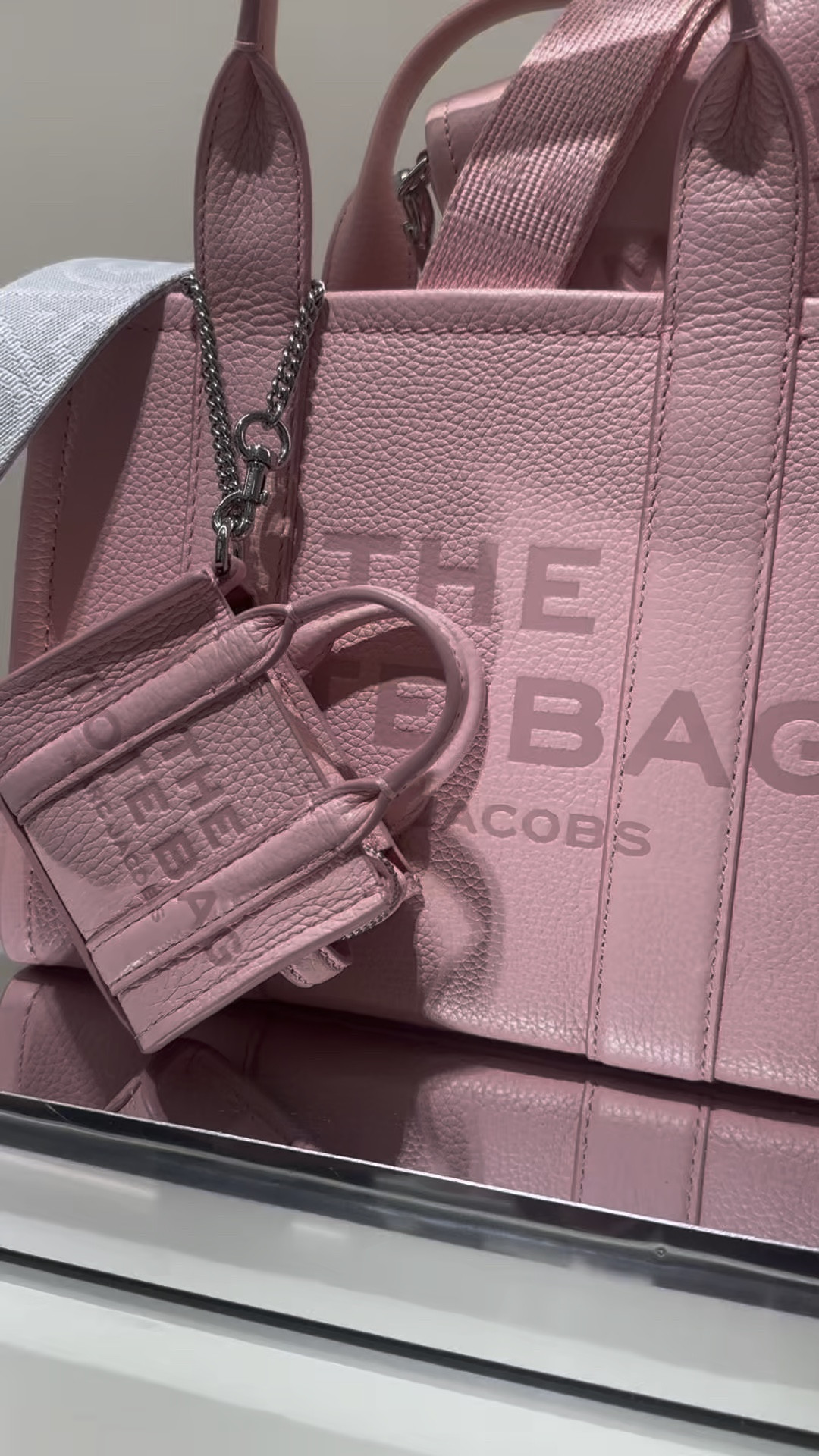 Marc Jacobs Pink 🎀

#LTKBeauty #LTKItBag #LTKStyleTip