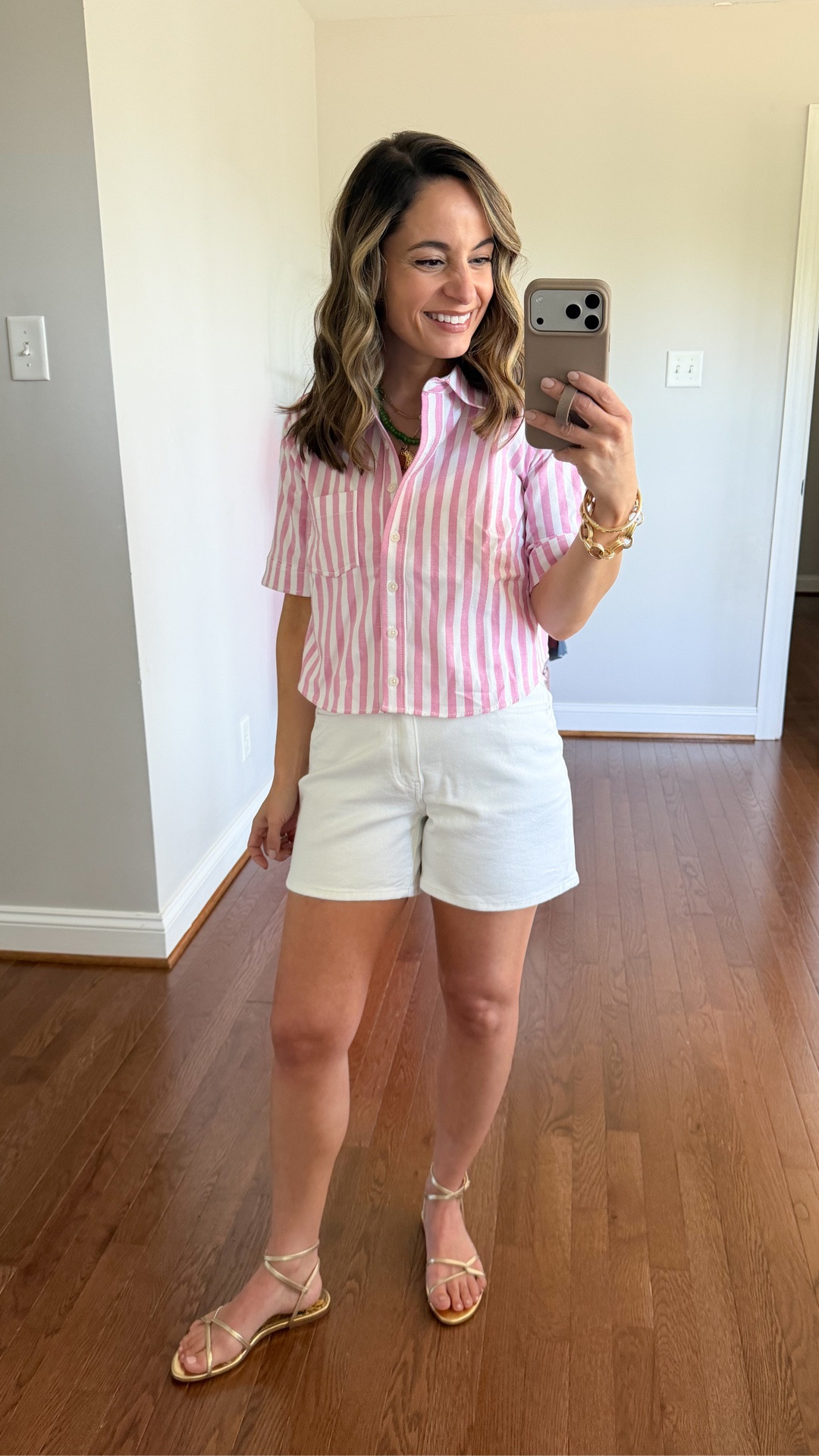 Love this cropped button down! Perfect length for petites. 

Top: xxs 
Shorts: 24 
Sandals: true to size