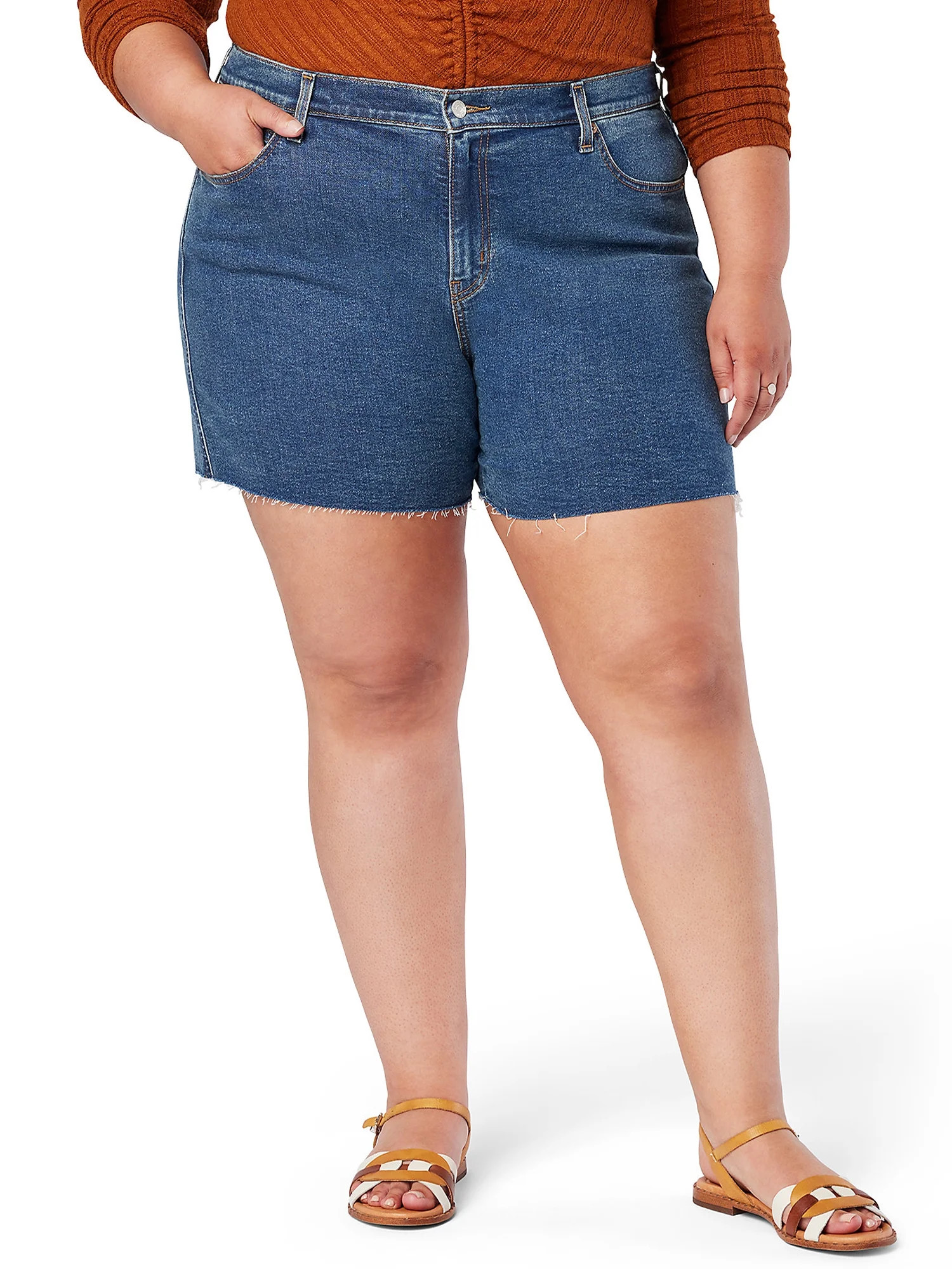 Levi Strauss Signature Women's Plus Size Heritage 5-Inch Fray Hem Shorts | Walmart (US)