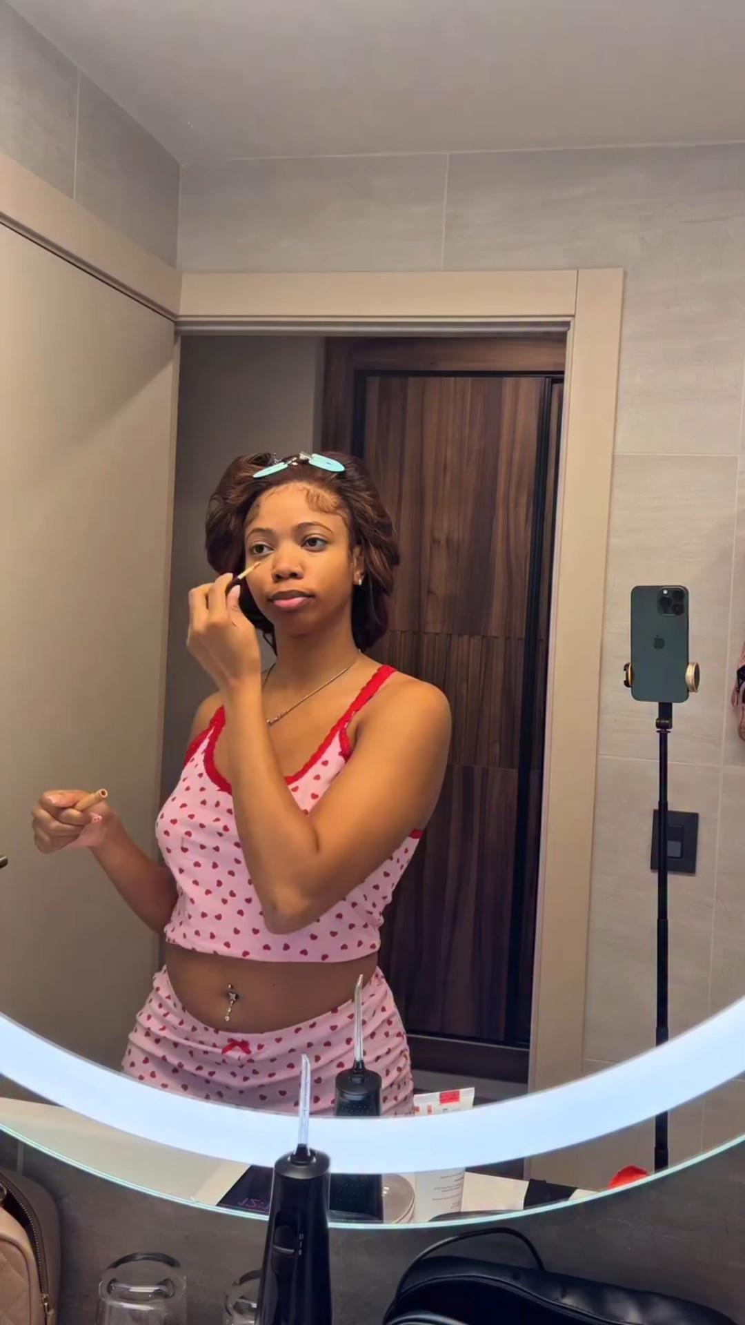 GRWM in Chicago 🧳💗
because getting ready on vacation just hits different 

The @riuplazachicago Bathroom Mirror was so perfect.