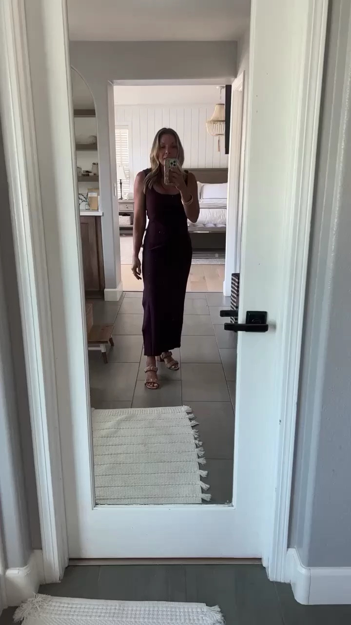 This dress is perfect for brunch or walking around. You can dress it up or down. Super stretchy and I love the back!

#LTKstyletip #LTKover40 #LTKparties