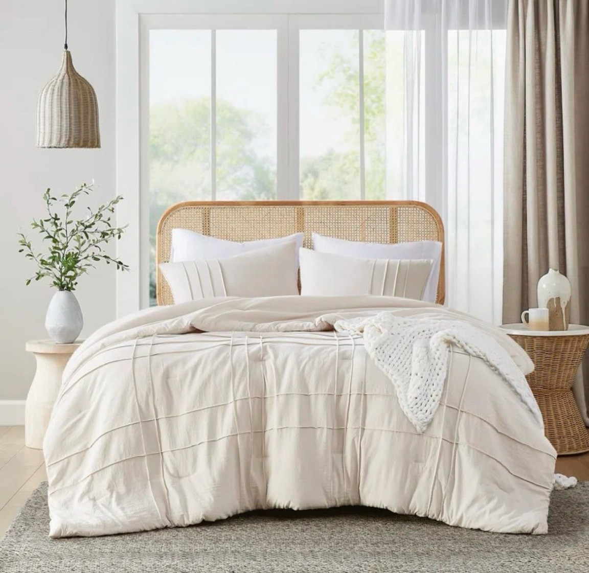 Bedding favorites I’m loving 💕

Bedding sets, bed pillows, bedroom finds, sale alert

#LTKOver40 #LTKSaleAlert #LTKHome