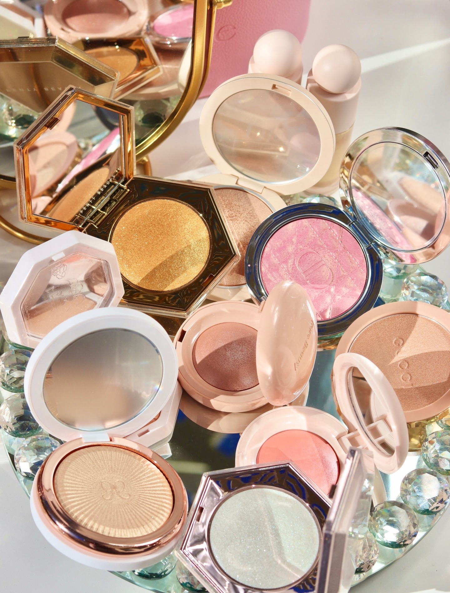 💫Friday sparkle therapy 💎✨

Some PR; @rarebeauty @anastasiabeverlyhills @guccibeauty @diorbeauty @fentybeauty #highlighters #highlightercollection #makeupflatlay 

𝐏𝐥𝐞𝐚𝐬𝐞 𝐝𝐨 𝐧𝐨𝐭 𝐮𝐬𝐞/𝐫𝐞𝐩𝐨𝐬𝐭 𝐨𝐫 𝐮𝐬𝐞 𝐰𝐢𝐭𝐡𝐨𝐮𝐭 𝐩𝐞𝐫𝐦𝐢𝐬𝐬𝐢𝐨𝐧.
‌
— 𝘈𝘴 𝘢 𝘣𝘦𝘢𝘶𝘵𝘺 𝘪𝘯𝘧𝘭𝘶𝘦𝘯𝘤𝘦𝘳, 𝘐 𝘴𝘩𝘢𝘳𝘦 𝘮𝘢𝘯𝘺 𝘱𝘳𝘰𝘥𝘶𝘤𝘵𝘴-𝘤𝘩𝘰𝘰𝘴𝘦 𝘸𝘩𝘢𝘵 𝘧𝘪𝘵𝘴 𝘺𝘰𝘶 𝘣𝘦𝘴𝘵!

⋆.𐙚 ̊⋆ .𐙚 ̊⋆ .𐙚 ̊⋆ .𐙚 ̊⋆ .𐙚 ̊⋆ .𐙚 ̊⋆ .𐙚 ̊⋆ .𐙚 ̊⋆

#LTKBeauty #LTKGiftGuide #LTKHoliday