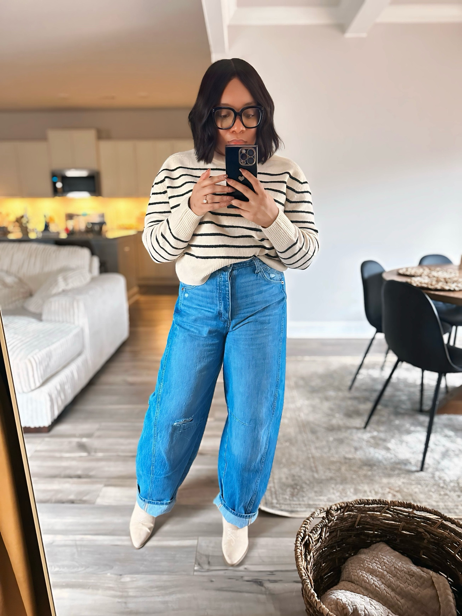 Barrel jeans have me in a chokehold 

#LTKMidsize #LTKFindsUnder100 #LTKStyleTip