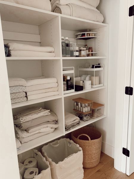 LINEN CLOSET ORGANIZATION: what I’m currently using to maximize on storage space 