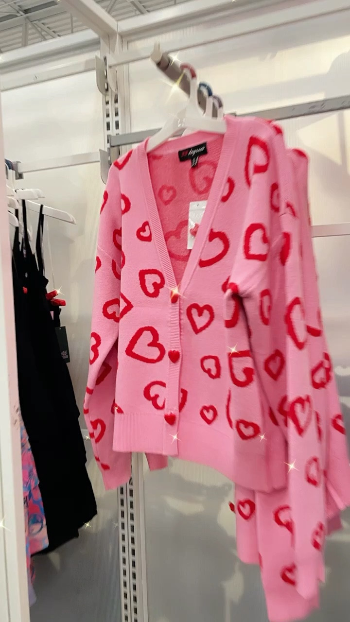 Valentine’s Day cardigan❤️

#target #valentinesday #cardigan