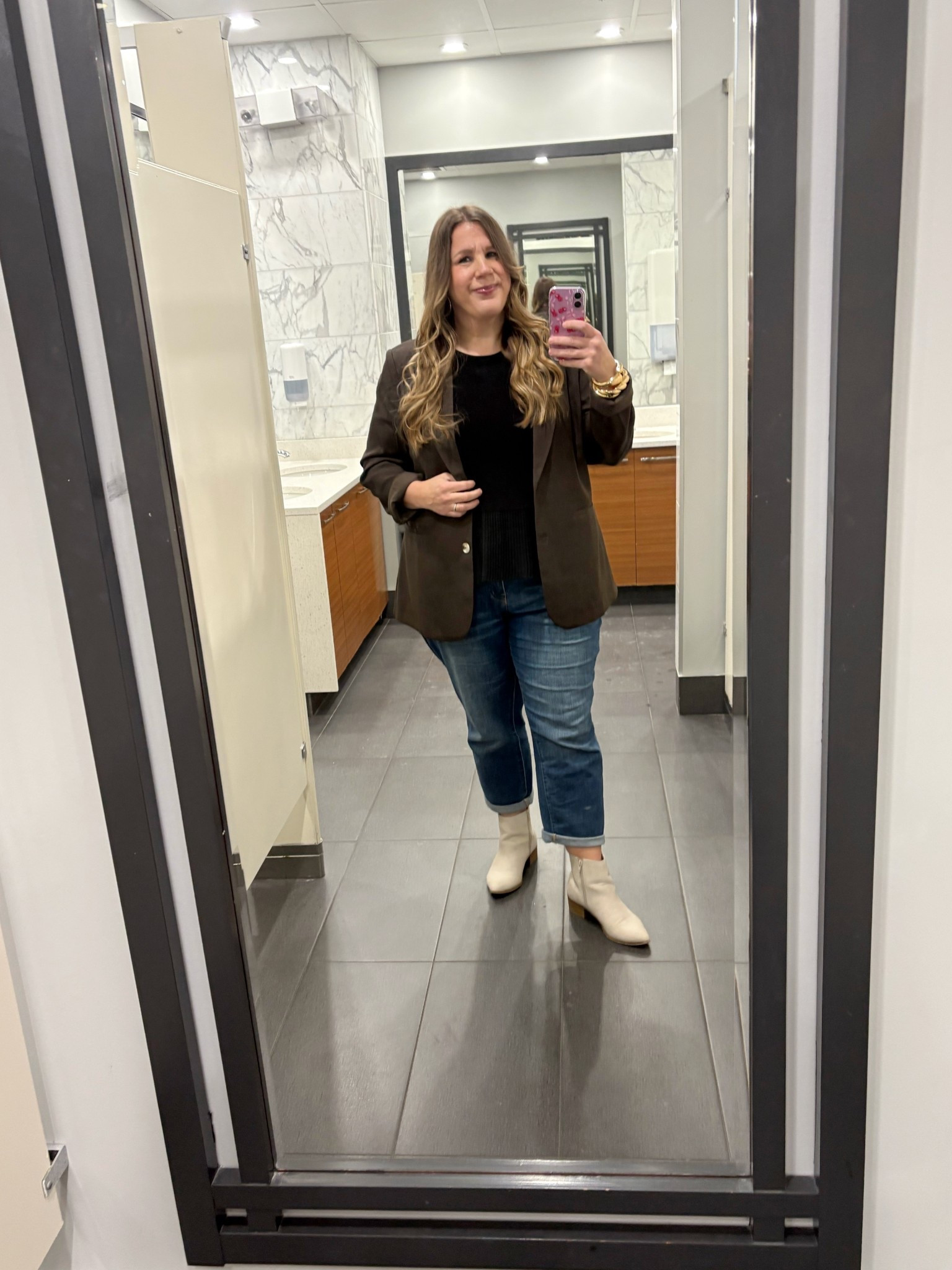 What I wore to a ladies Christmas tea. 

Amazon fashion
Brown blazer
chunky gold jewelry 
White booties
Cropped jeans
Gold hoop earrings 



#LTKjeans #LTKmidsize #LTKcurves