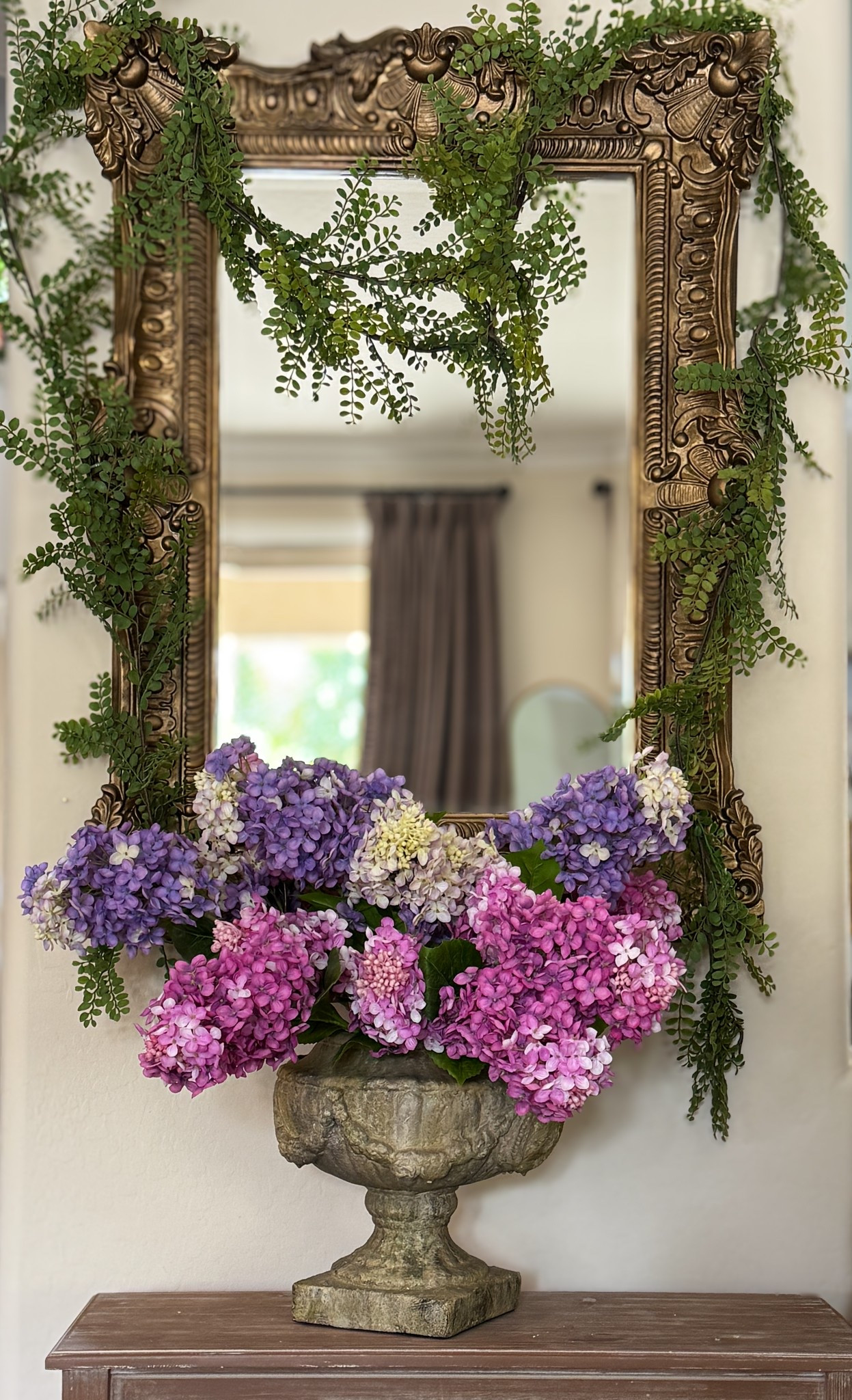 Beautiful real touch purple hydrangeas for a cheerful pop of color💜🍃🩷

Faux flowers, real touch flowers, hydrangeas, realistic flowers, gold mirror, French gold mirror 

#LTKHome