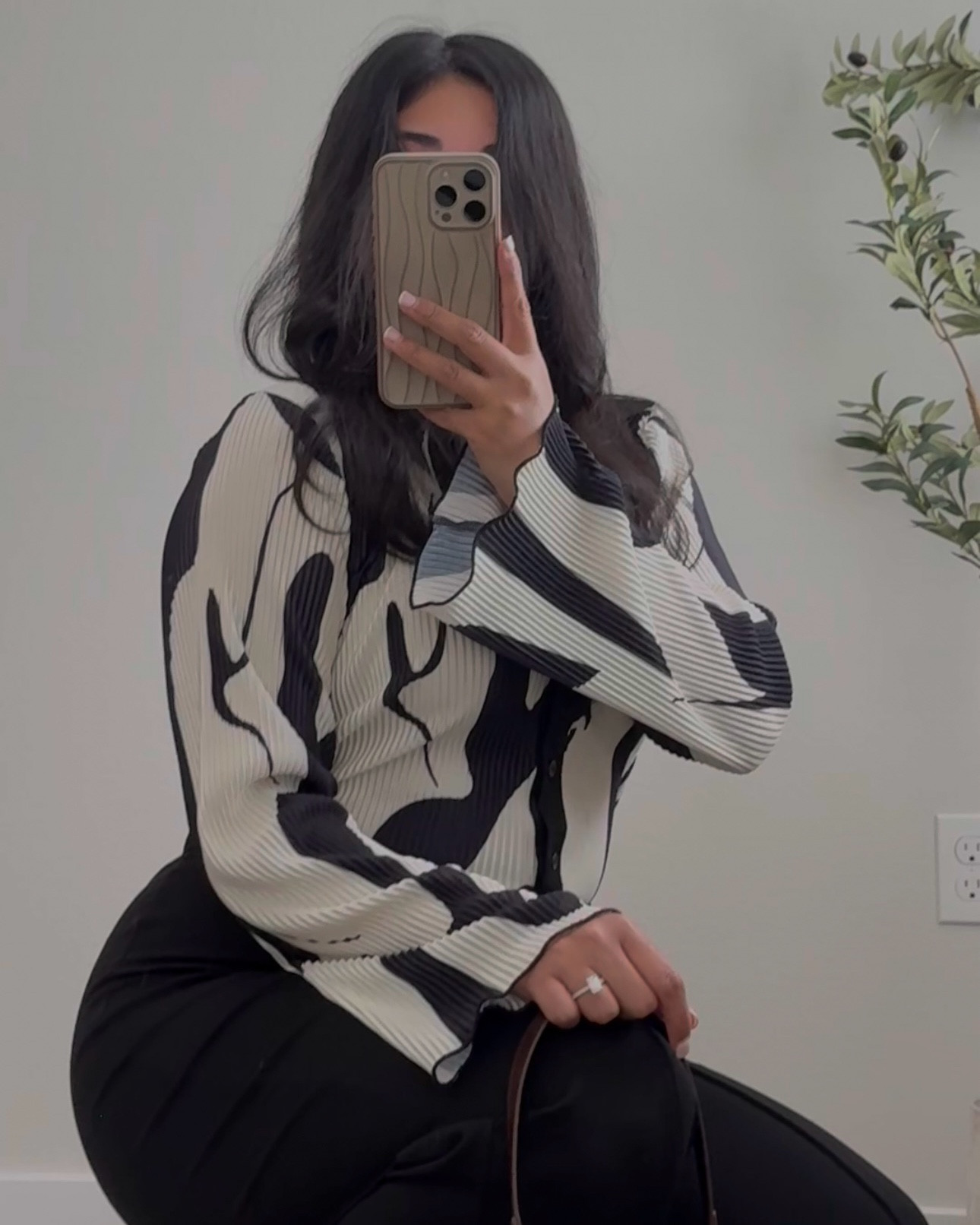 easy casual outfits means having a staple blazer, good pair of wide leg denim jeans, neutral sneakers sandals or heels | my go-tos when I don't know what to wear 💼🐚☁️☕️🕶️

#LTKBeauty #LTKStyleTip #LTKWorkwear