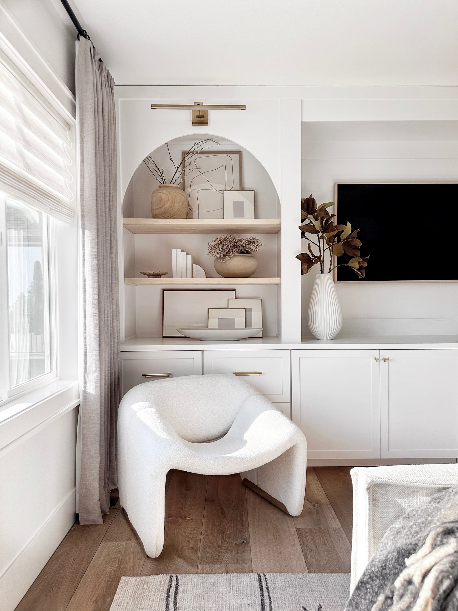 Primary Suite Corner Vignette

#LTKover40 #LTKhome #LTKSeasonal