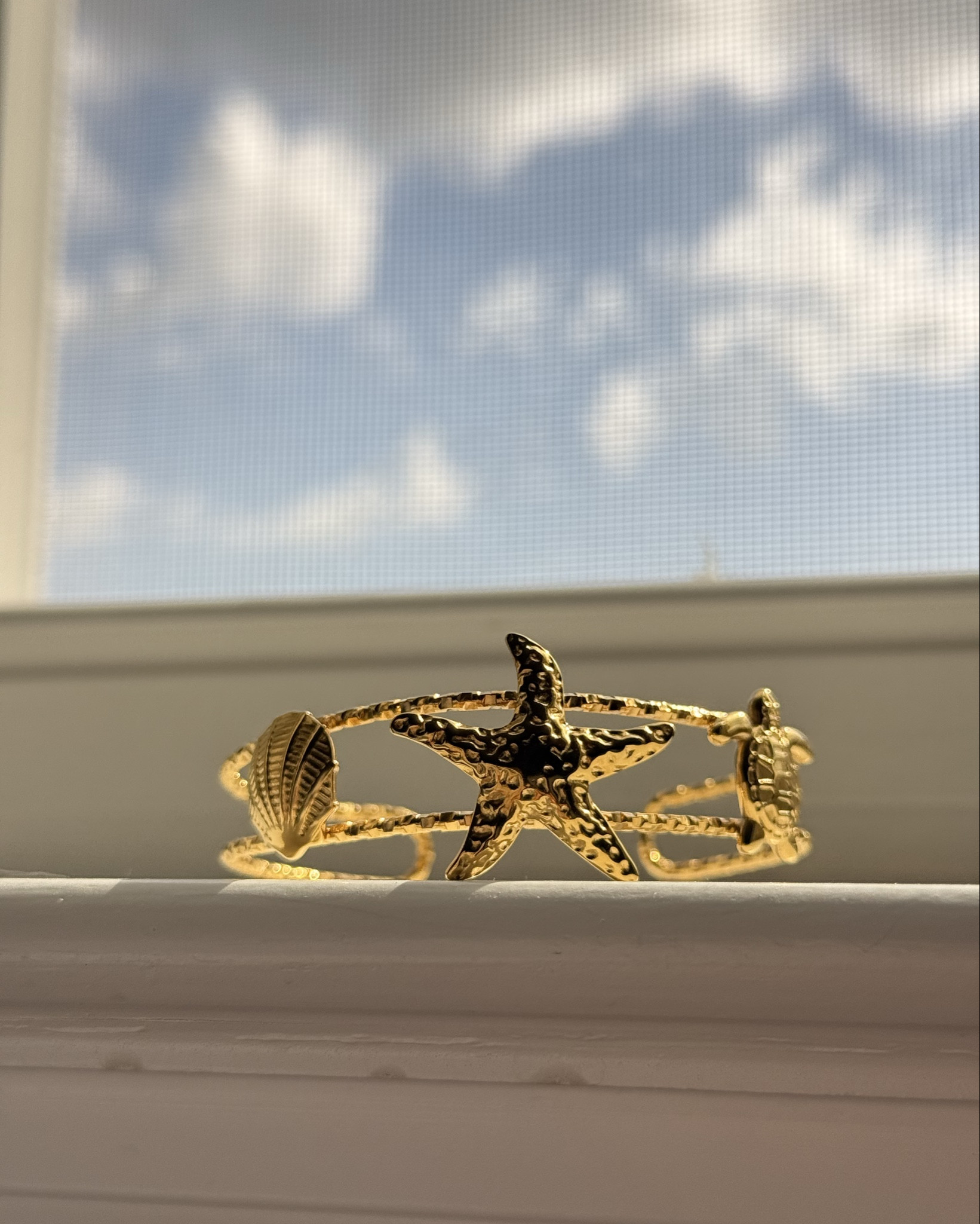 My newest summer staple! This bracelet is sold by XMTXCOLLECTIONS over on Instagram! ⭐️🐢🐚