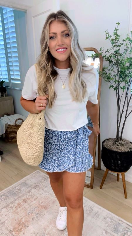 Fave little amazon skort!!! I have the medium. Runs a bit small. // so cute for summer! I actually wore the black and white to Disney in the fall!