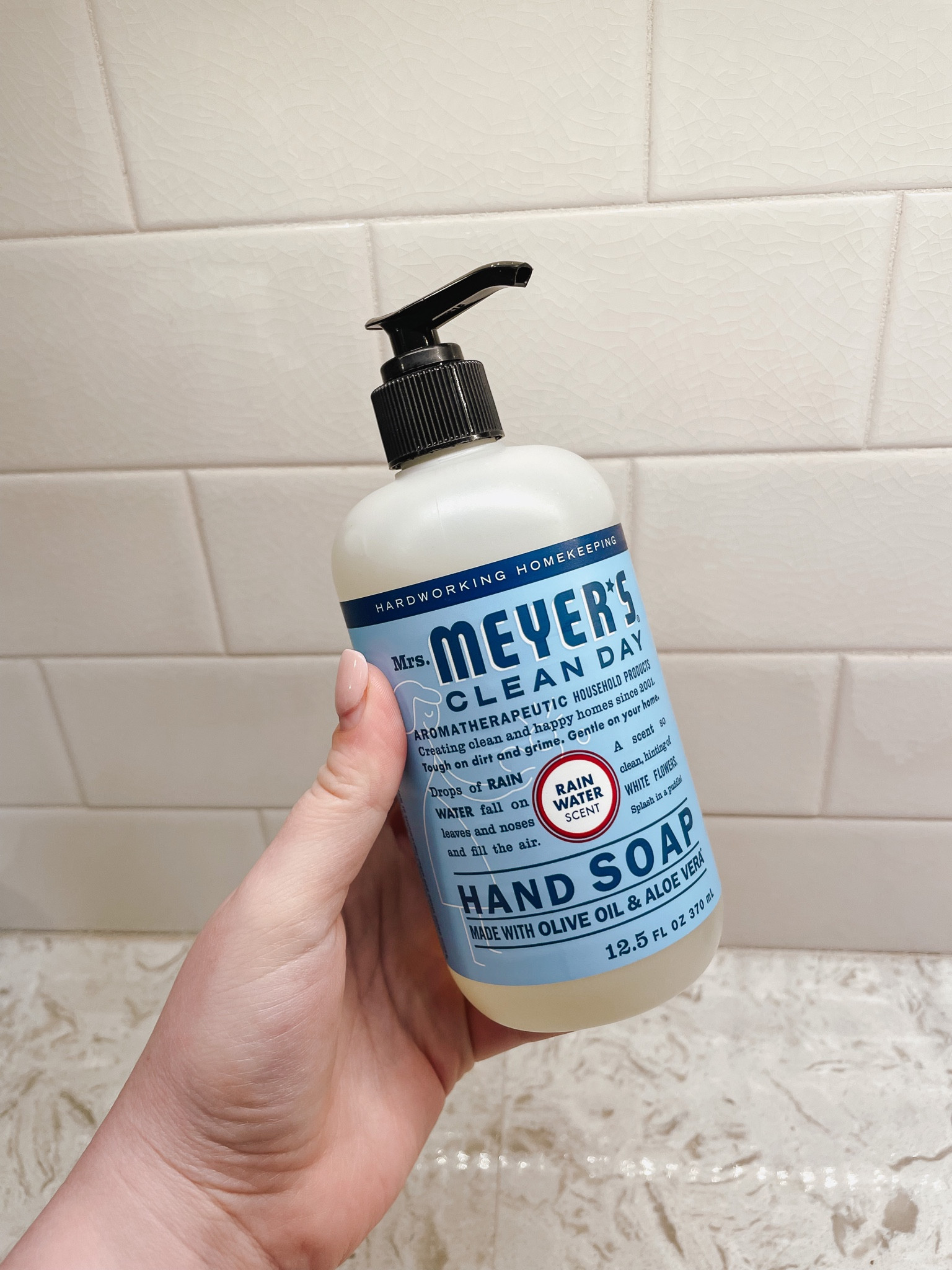 Mrs. Meyer’s cleaning products are slowly becoming my favorite! I bought this hand soap to keep by the kitchen sink and I love how subtle the smell is. 

Cleaning products, Mrs. Meyers, hand soap, kitchen, kitchen items, home 

#LTKfamily #LTKhome #LTKFind