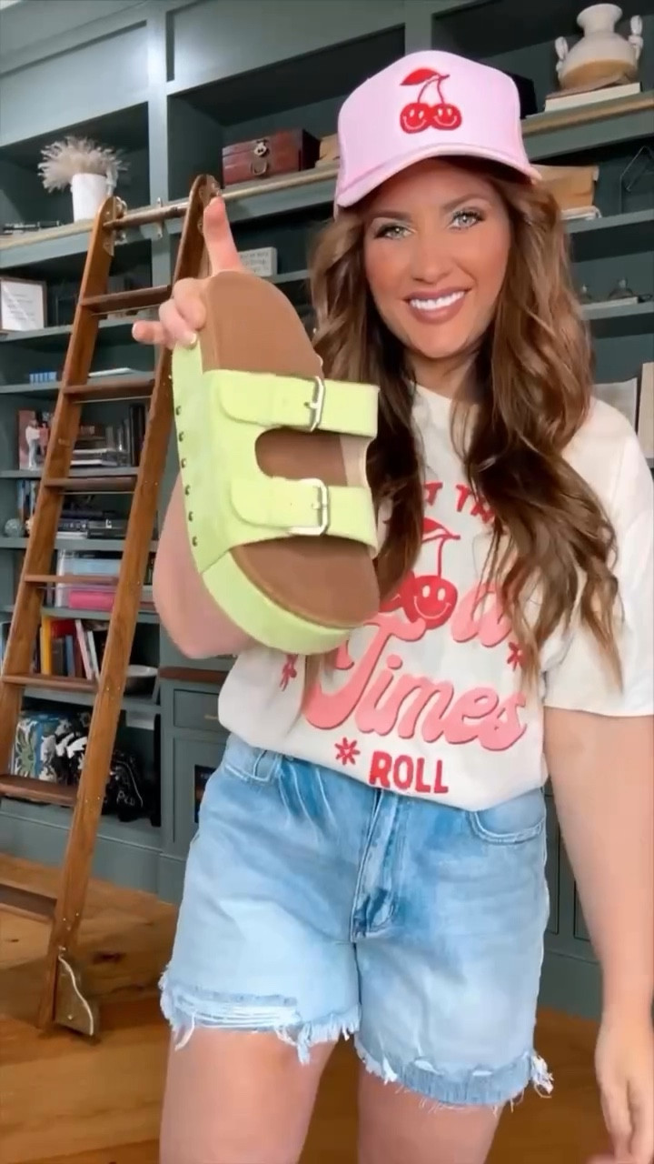 🍒 The cute cherries, the length of these shorts, the fact that these shoes go with everything… this whole outfit is a win 🏆

#LTKmidsize #LTKfindsunder100