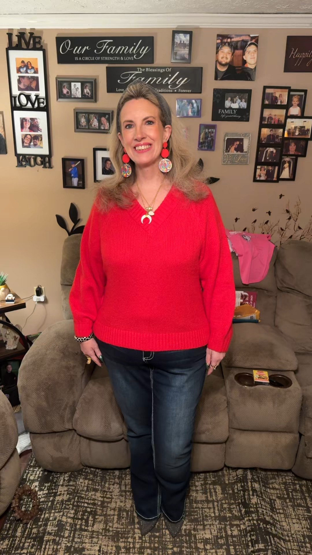 Happy Friday y’all! We made it to the weekend! Hope everyone has a great day! Sweater from @oldnavy  boots from @Target #ootd #friday 

#LTKOver40 #LTKootd