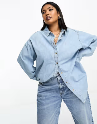 ASOS DESIGN Curve minimal denim shirt in lightwash blue | ASOS (Global)