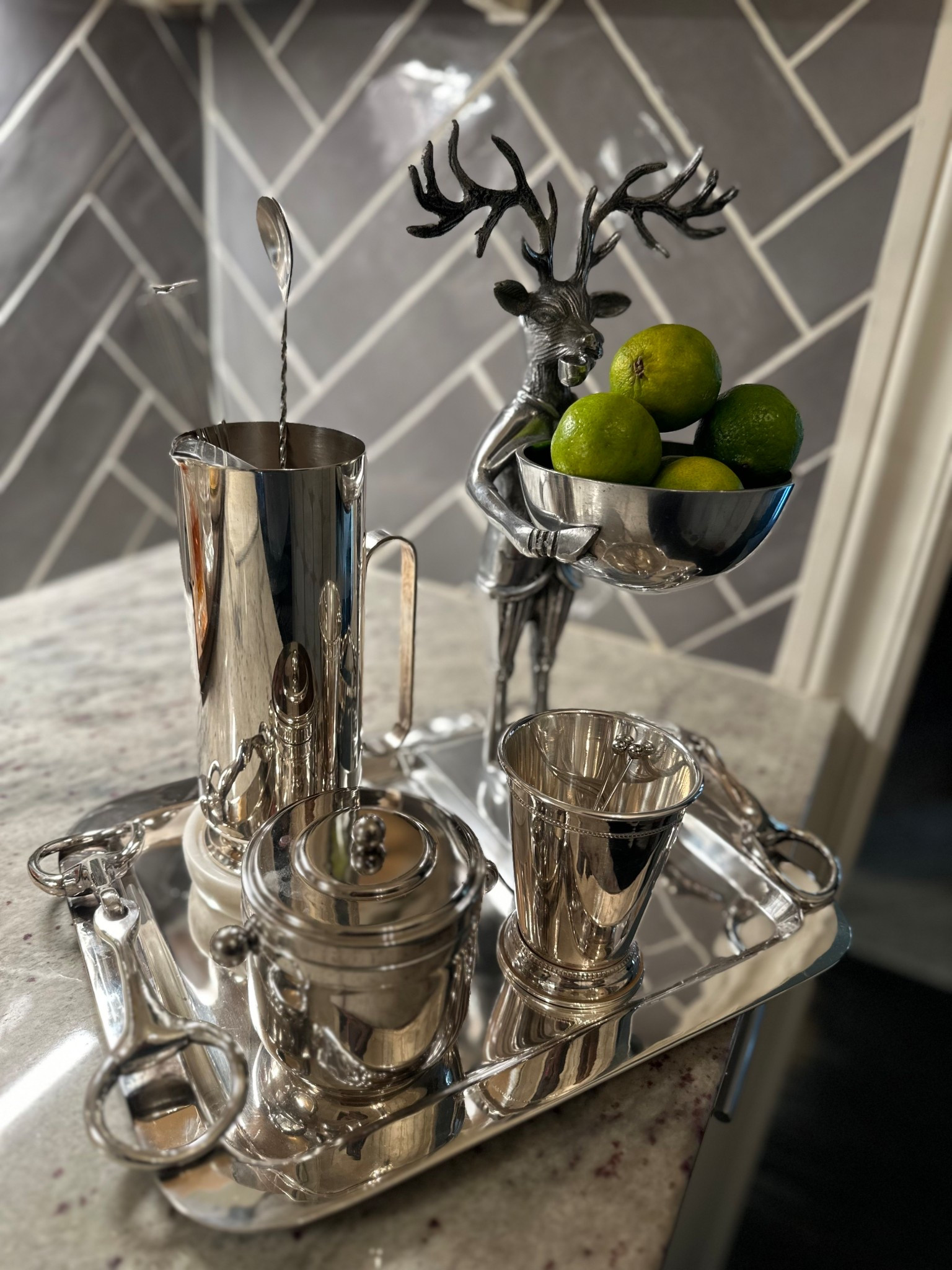 Holiday bar set up… 🥂

silverplate, silver tray, homebar, silver trays, silver bar pitcher 

#LTKHome #LTKHoliday