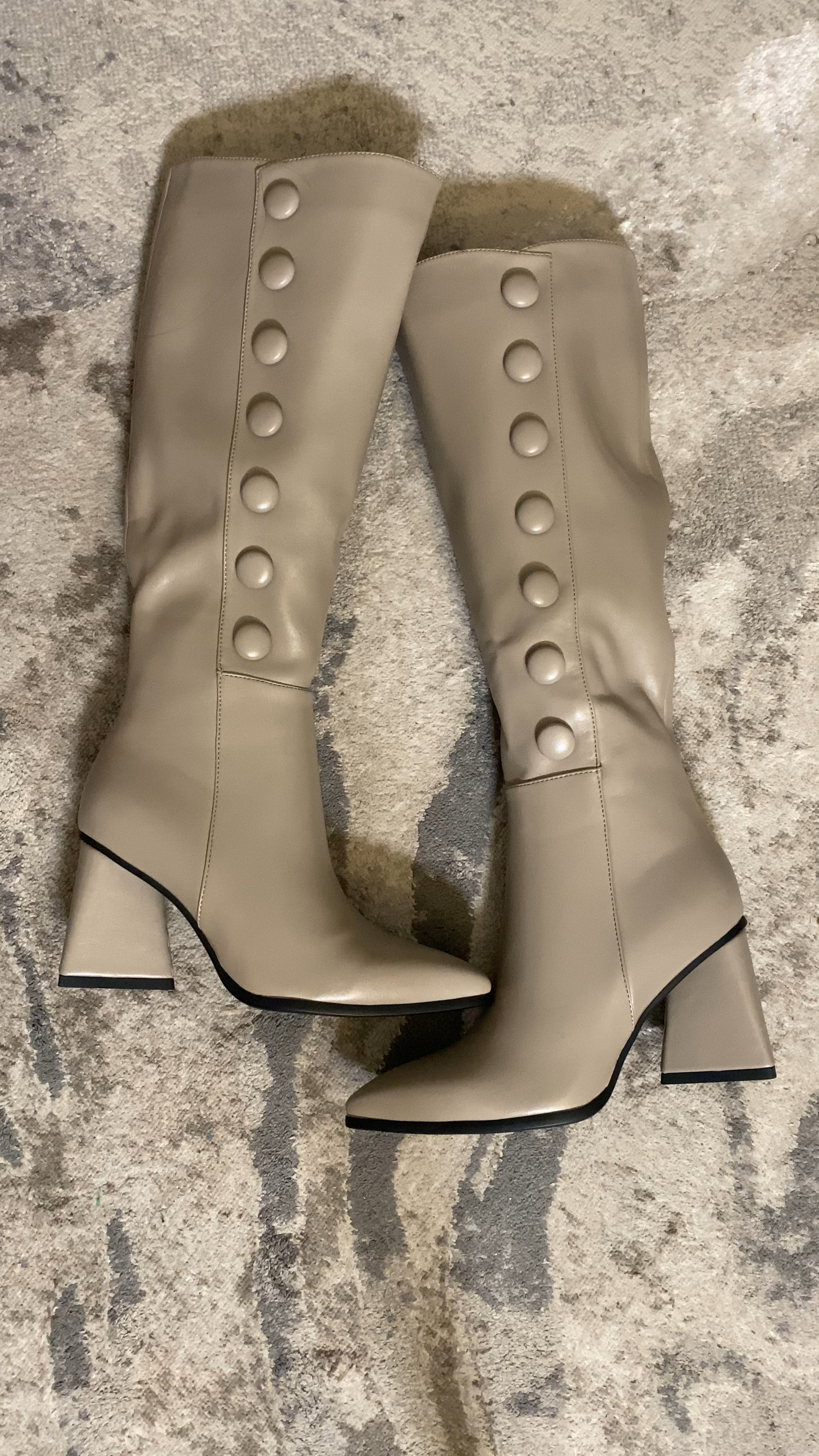 Triangle heel boots 

#LTKbeauty #LTKworkwear #LTKstyletip